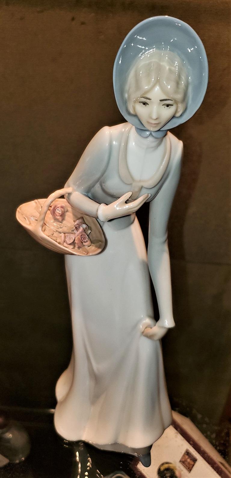 Dipinto a mano Figurina di Porcelanas Miguel Requena di to the Market in vendita