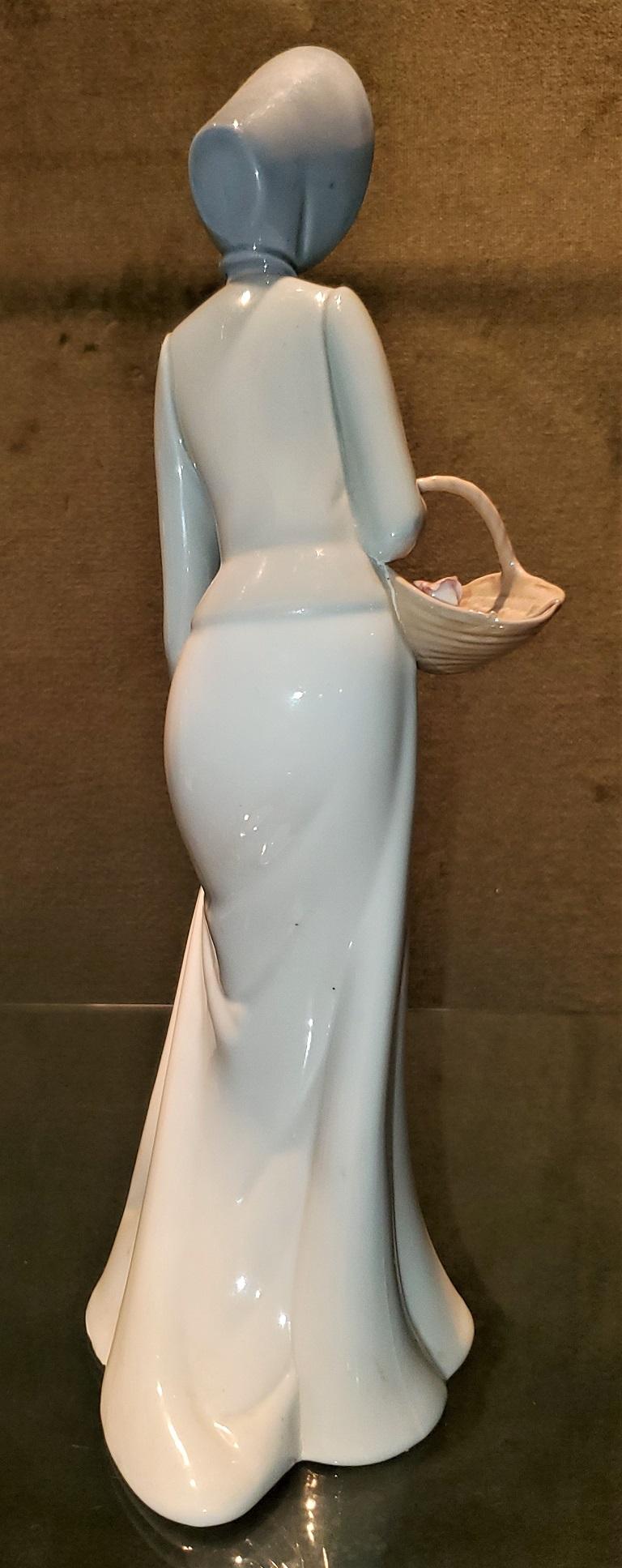 High Victorian Figurine by Porcelanas Miguel Requena of to the Market For Sale