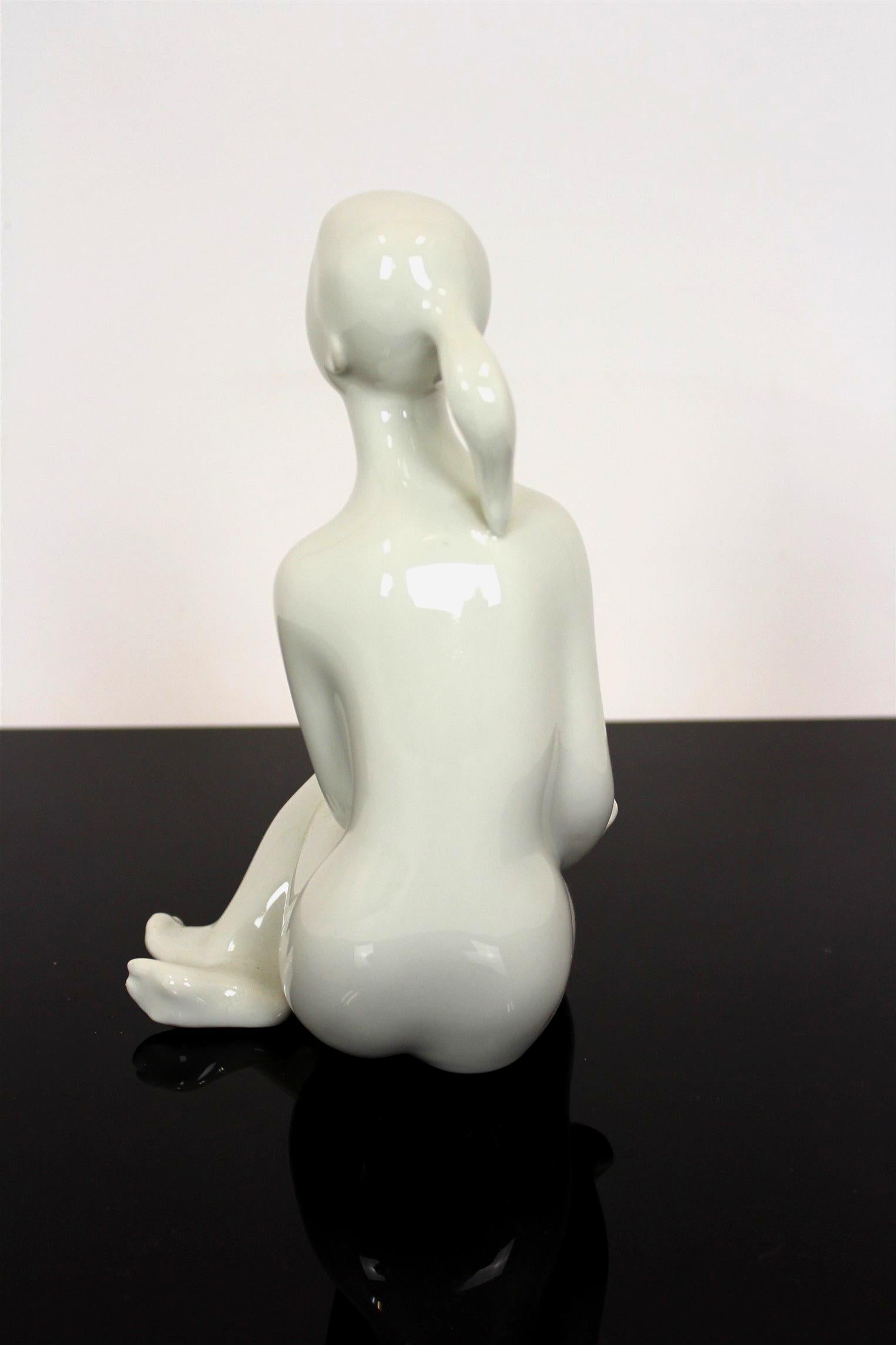 Porcelaine Figurine d'une femme nue Royal Dux, Tchécoslovaquie, années 1960 en vente