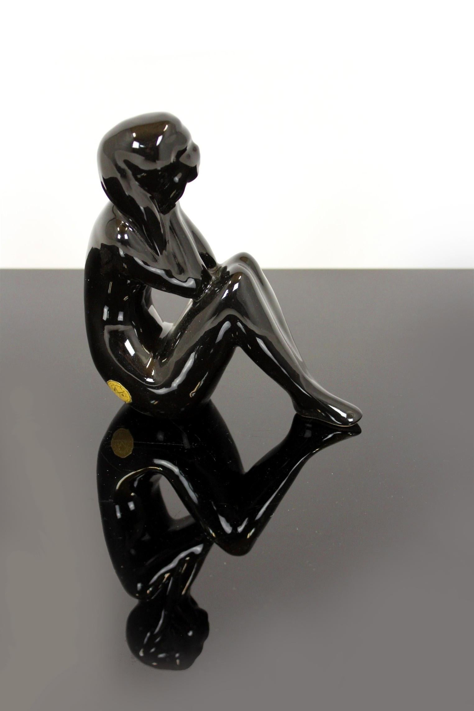 
This figurine of a woman was made by Jihokera Bechyne in the 1960s in Czechoslovakia. The figurine is in very good condition.