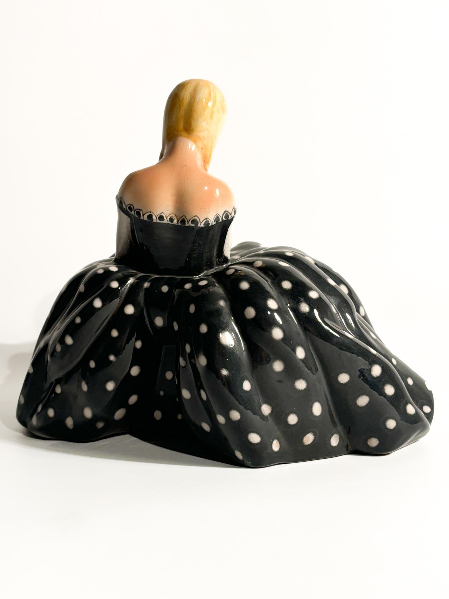 Ceramica Statuetta di donna in ceramica maiolicata di Tarcisio Tosin, anni '50 in vendita