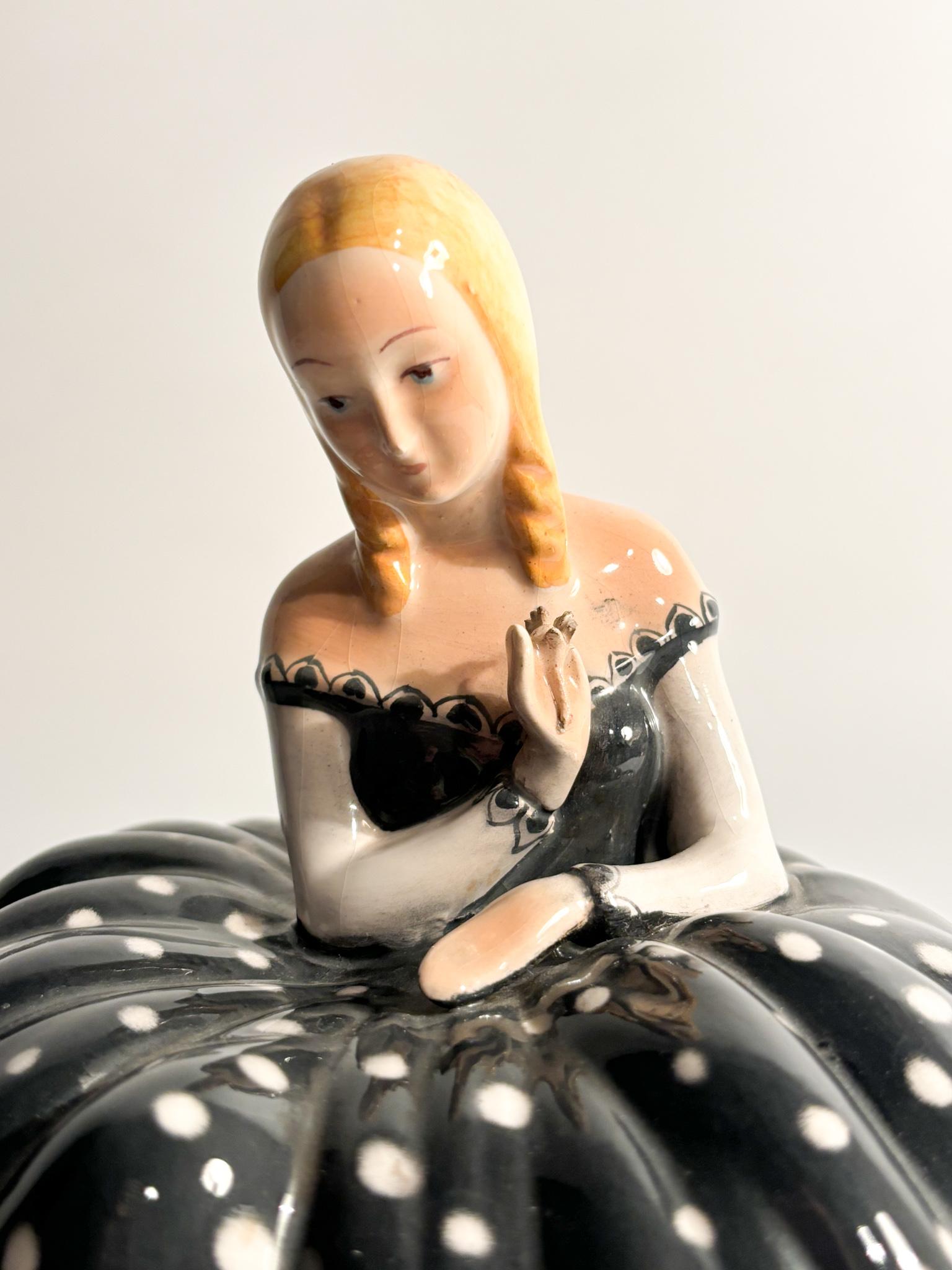 Statuetta di donna in ceramica maiolicata di Tarcisio Tosin, anni '50 in vendita 2