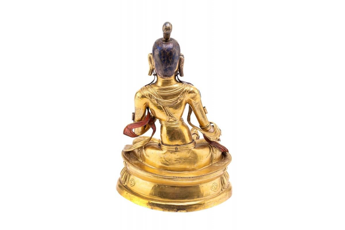 Figur der Gottheit Grüne Tara, Tibet, 18. Jahrhundert

Im tibetischen Buddhismus ist sie ein weiblicher Bodhisattva, die Personifizierung von Barmherzigkeit und Mitgefühl. Die Grüne Tara repräsentiert den energetischen und aktiven Aspekt des