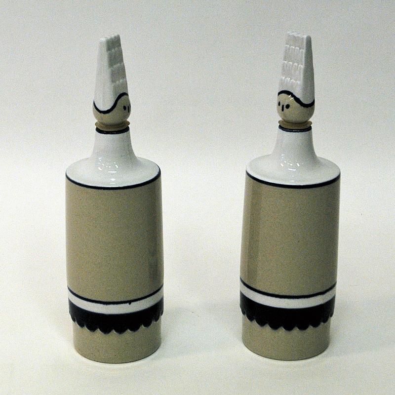 Figurine Pair of Ceramic Oil & Vinegar Bottles by Höganäs 1950s, Sweden In Good Condition For Sale In Stockholm, SE