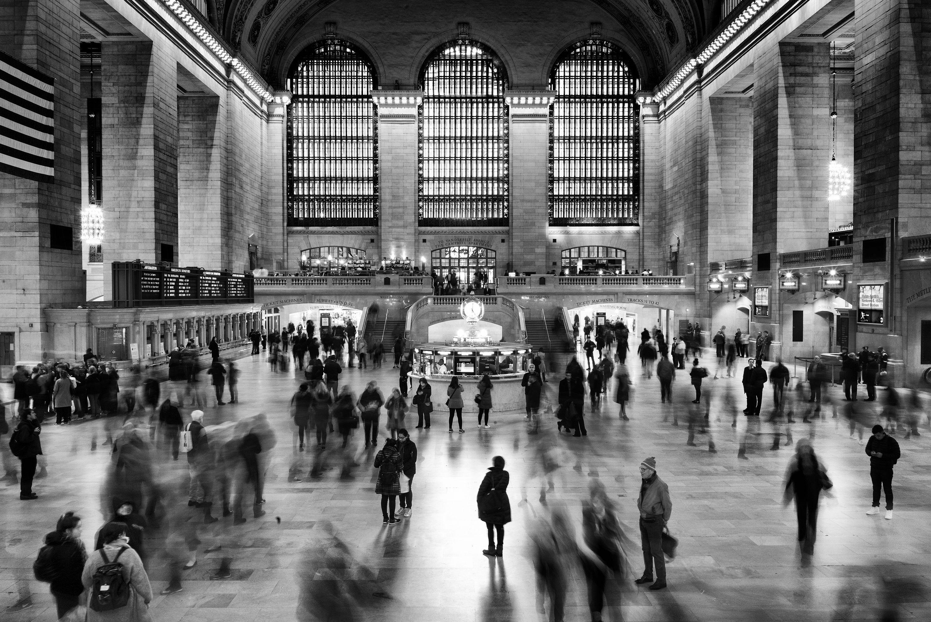 Fikry Botros Black and White Photograph – Grand Central, Fotografie, Archivtinte- Jet