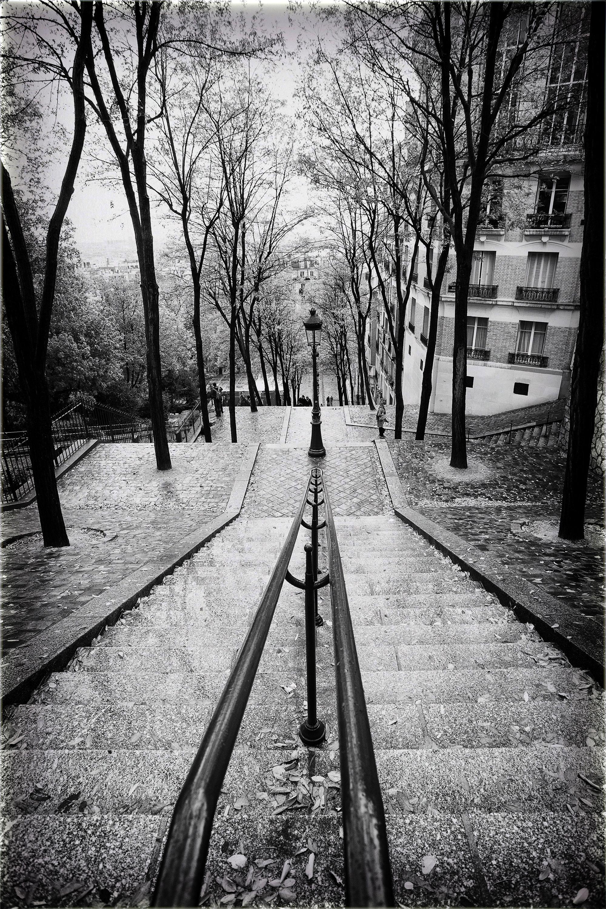 Fikry Botros Black and White Photograph – Monmartre, Fotografie, Archivtinte- Jet
