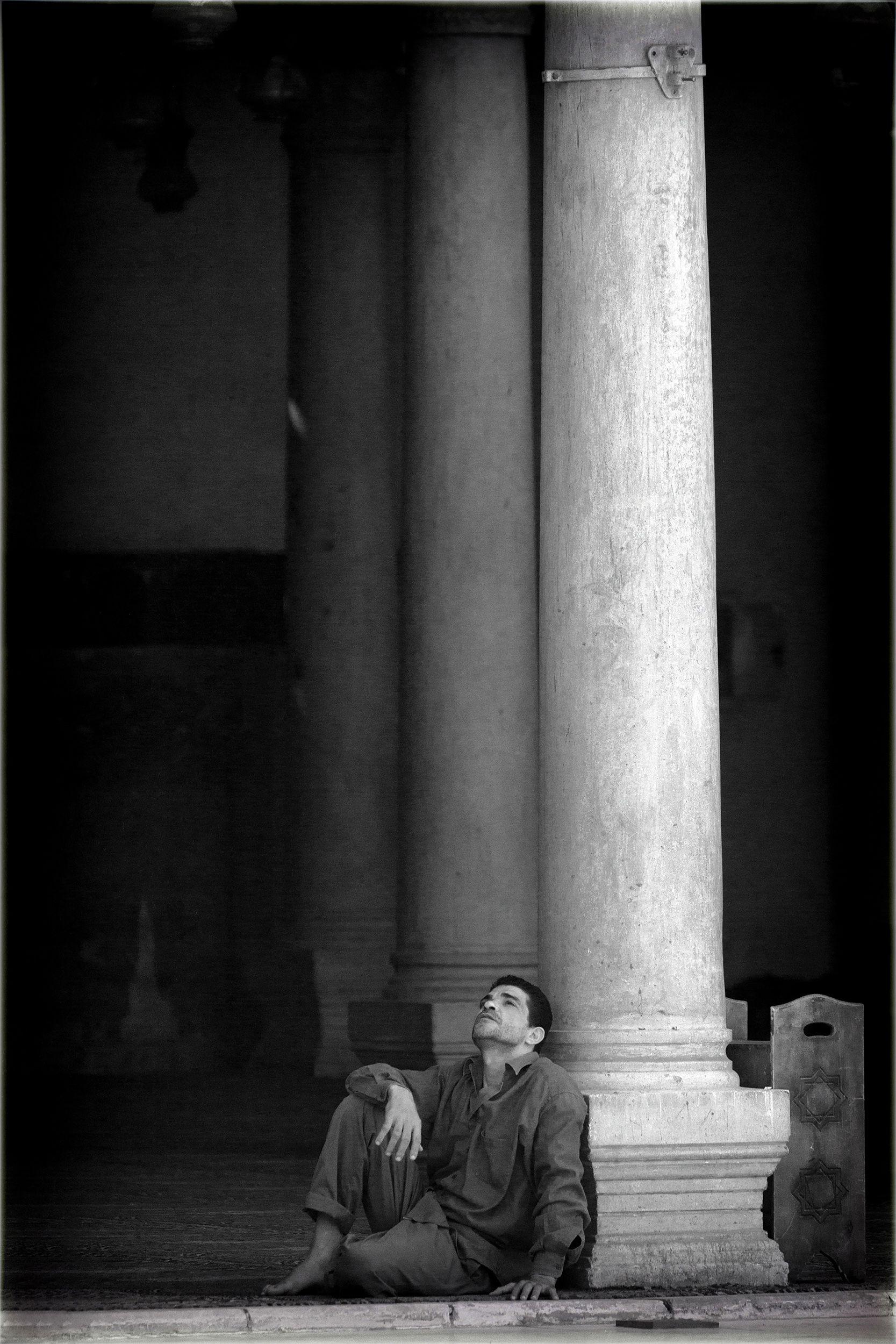 Black and White Photograph de Fikry Botros - Estirar la mano, Fotografía, Chorro de tinta de archivo