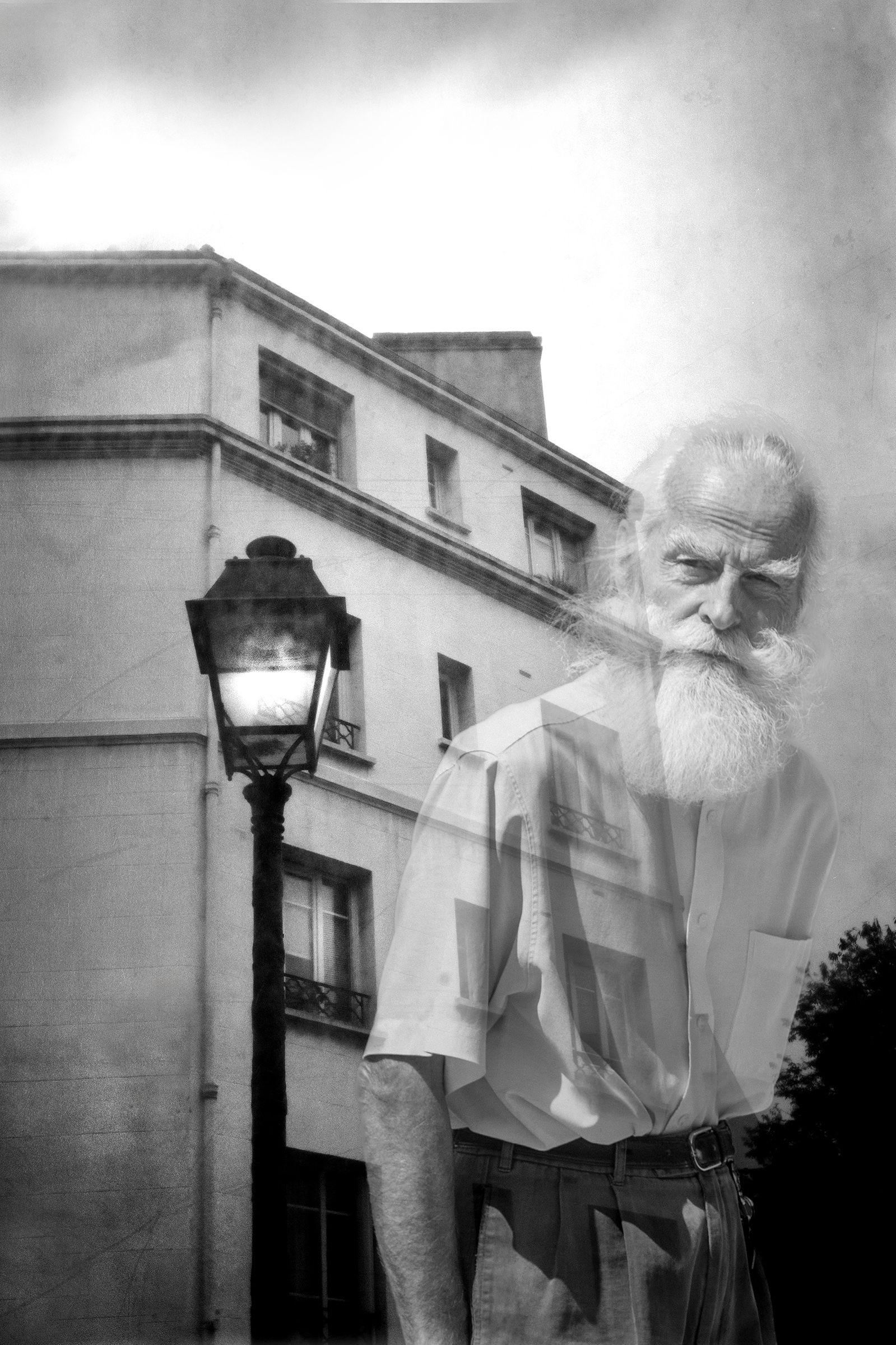 Black and White Photograph de Fikry Botros - Quién está dentro, Quién está fuera, Fotografía, Archivo Ink Jet