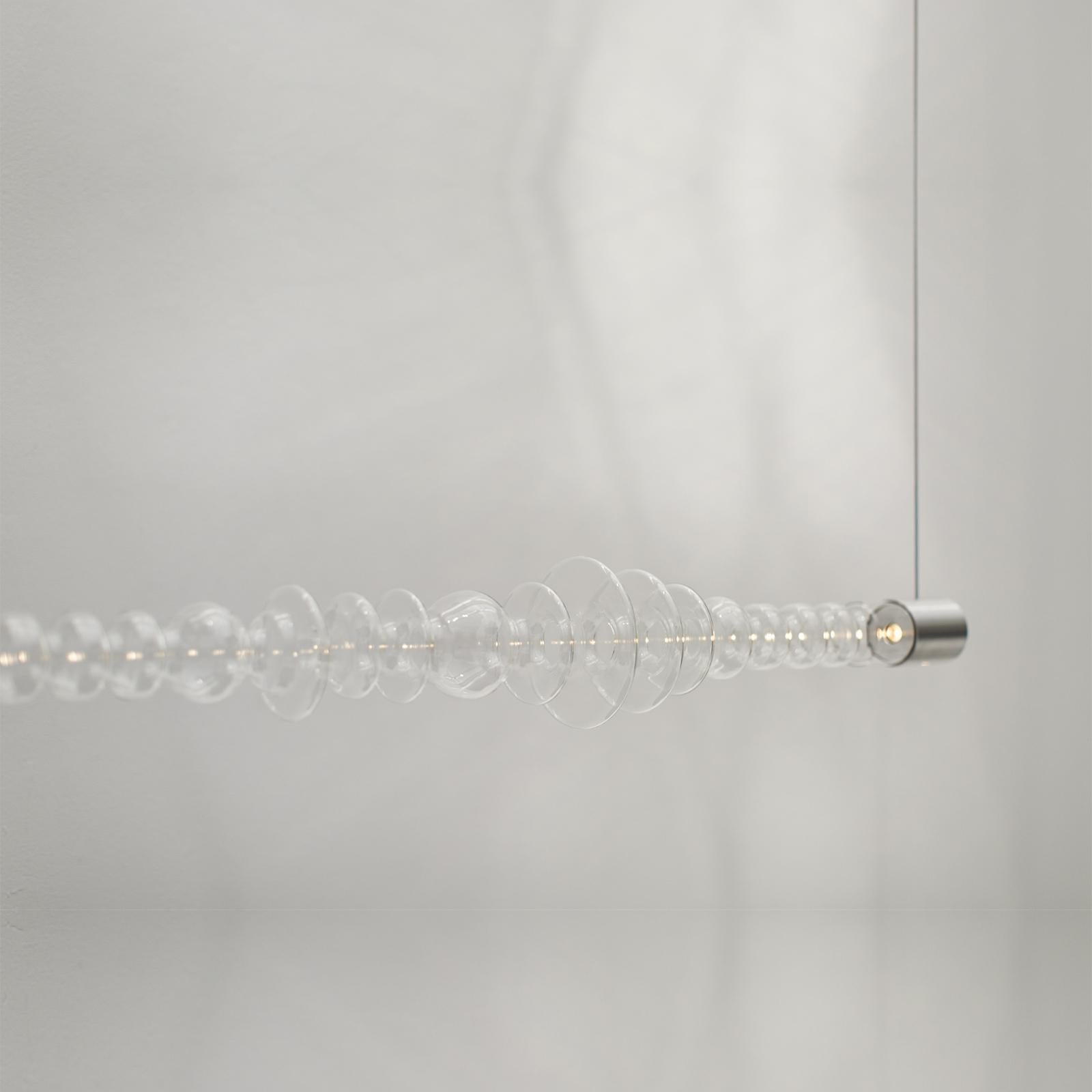 Moderne Lampe à suspension Filamento en verre et aluminium par MAYICE en vente