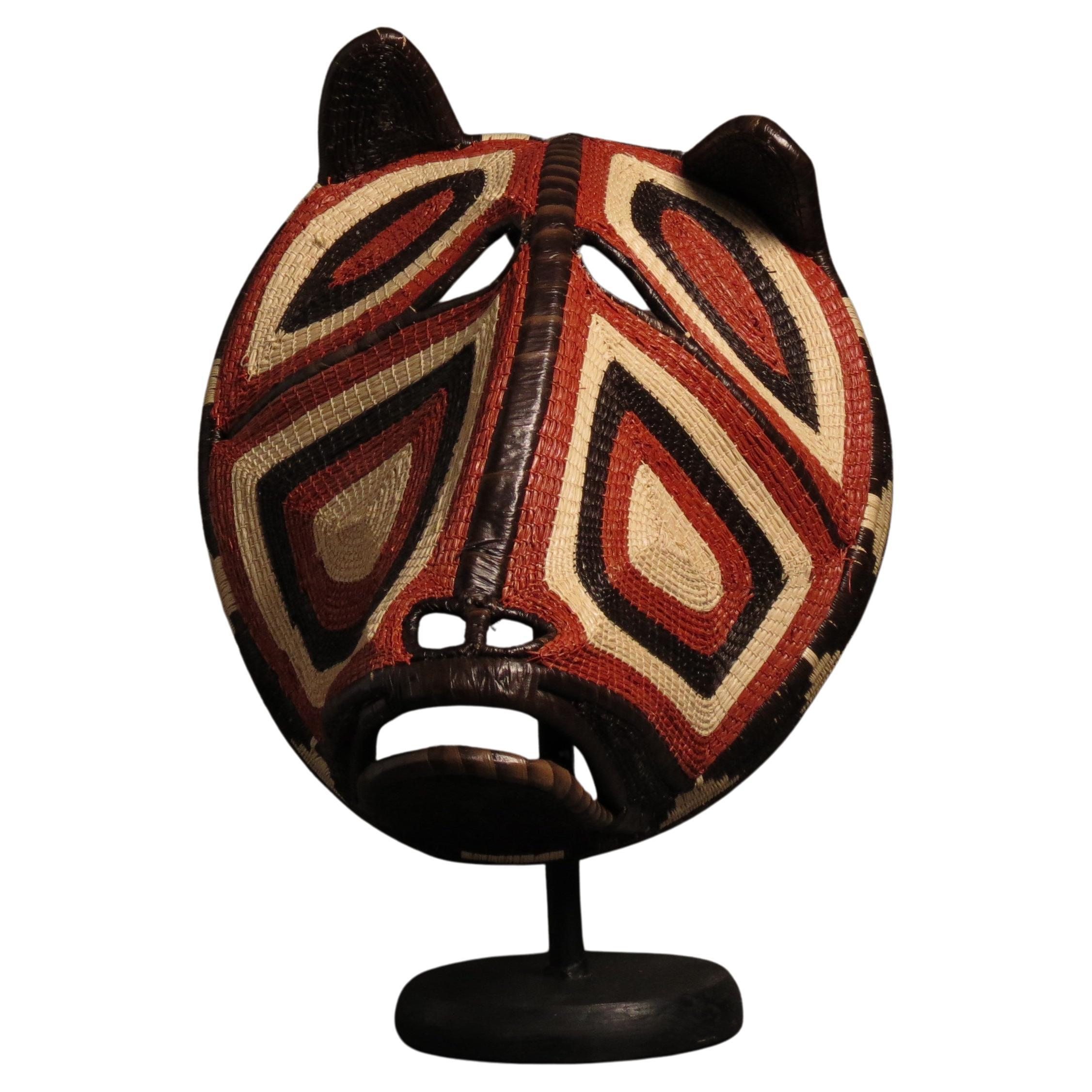 Shamanische Maske aus dem Regenwald Filao im Angebot