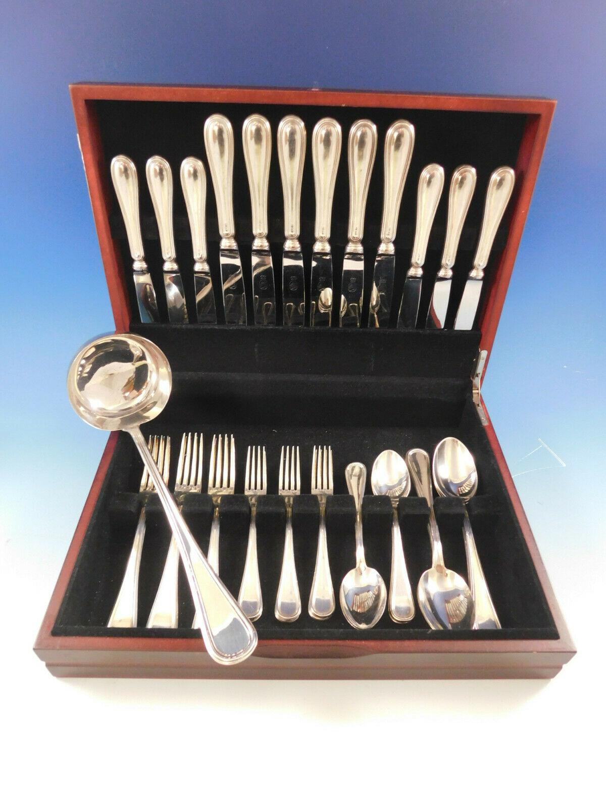 Superbe ensemble de couverts en argent sterling Filet by Broggi, 37 pièces. Cet ensemble comprend :

6 couteaux de table, 9 7/8