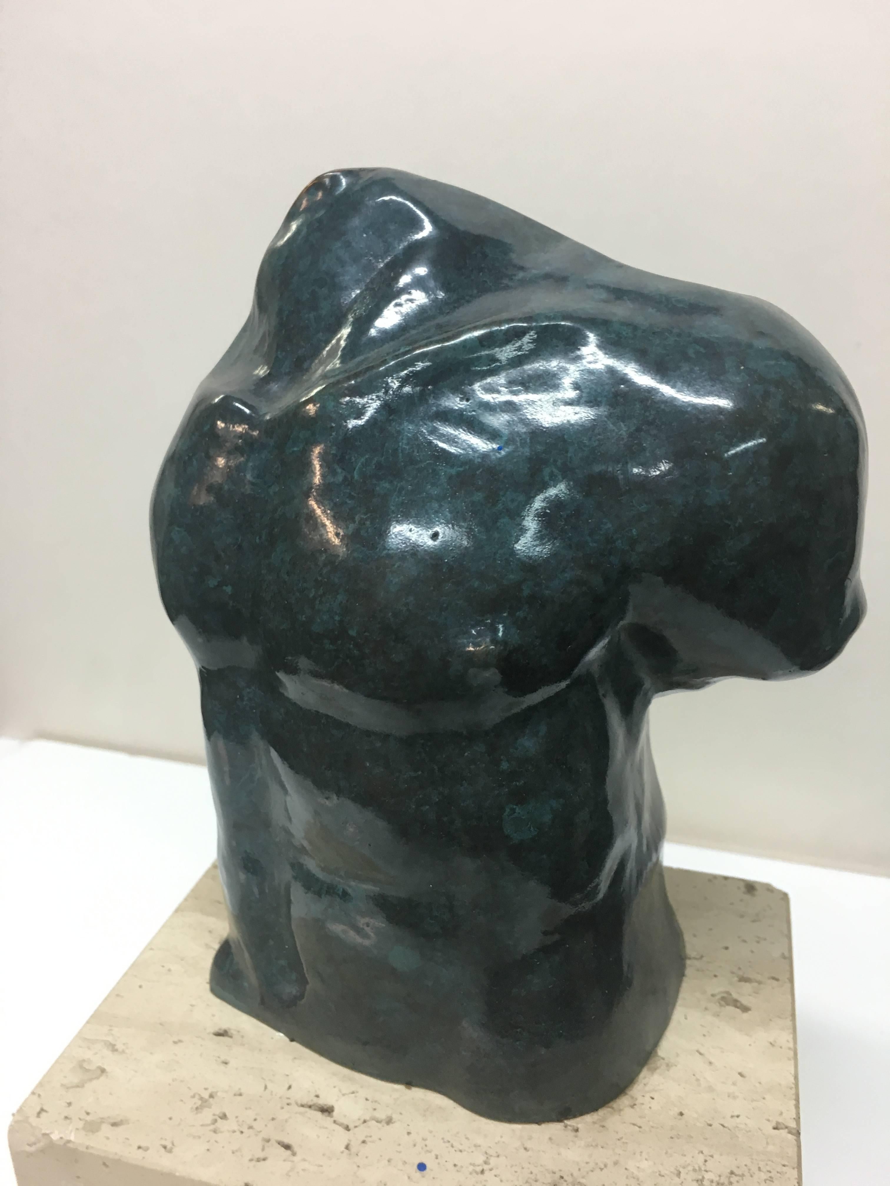 Fili Plaza  „ MAN CHEST“ Original-Harzskulptur von MAN CHEST, 2012 5
