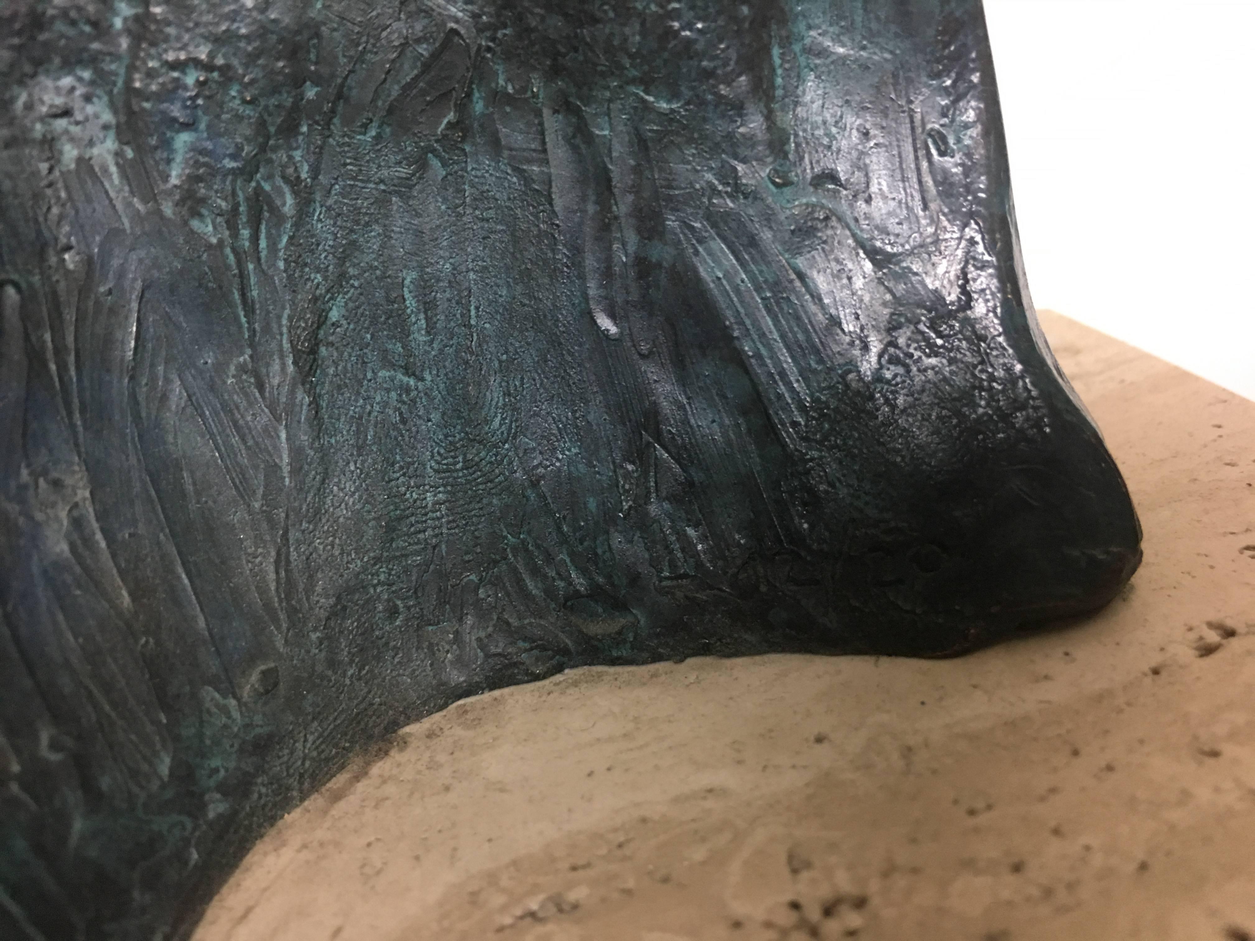 Fili Plaza  „ MAN CHEST“ Original-Harzskulptur von MAN CHEST, 2012 6