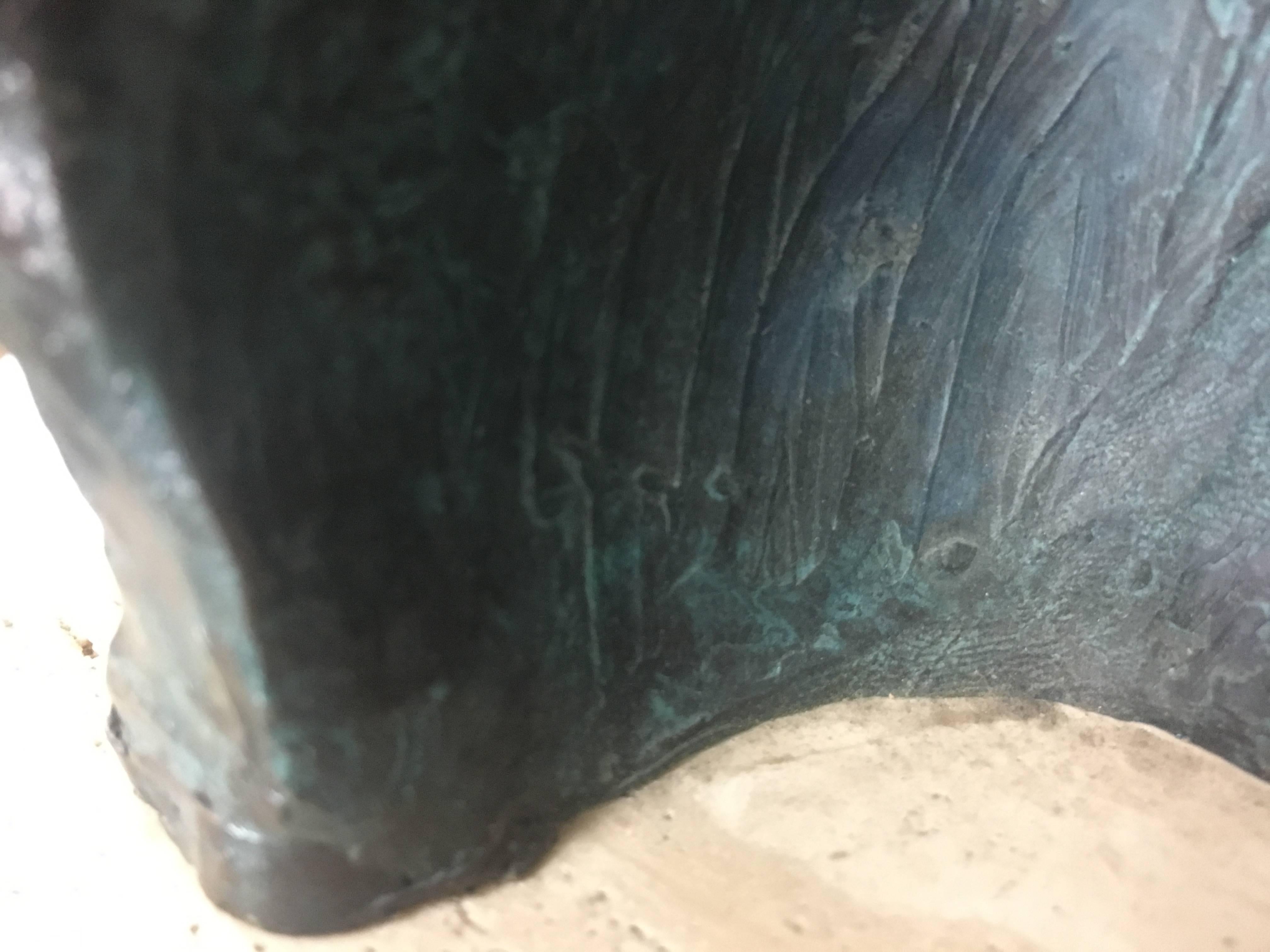 Fili Plaza  „ MAN CHEST“ Original-Harzskulptur von MAN CHEST, 2012 7
