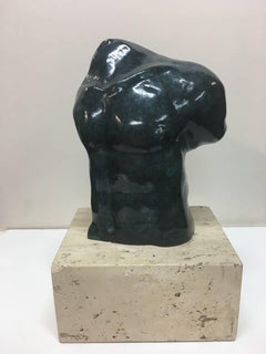 Fili Plaza  „ MAN CHEST“ Original-Harzskulptur von MAN CHEST, 2012