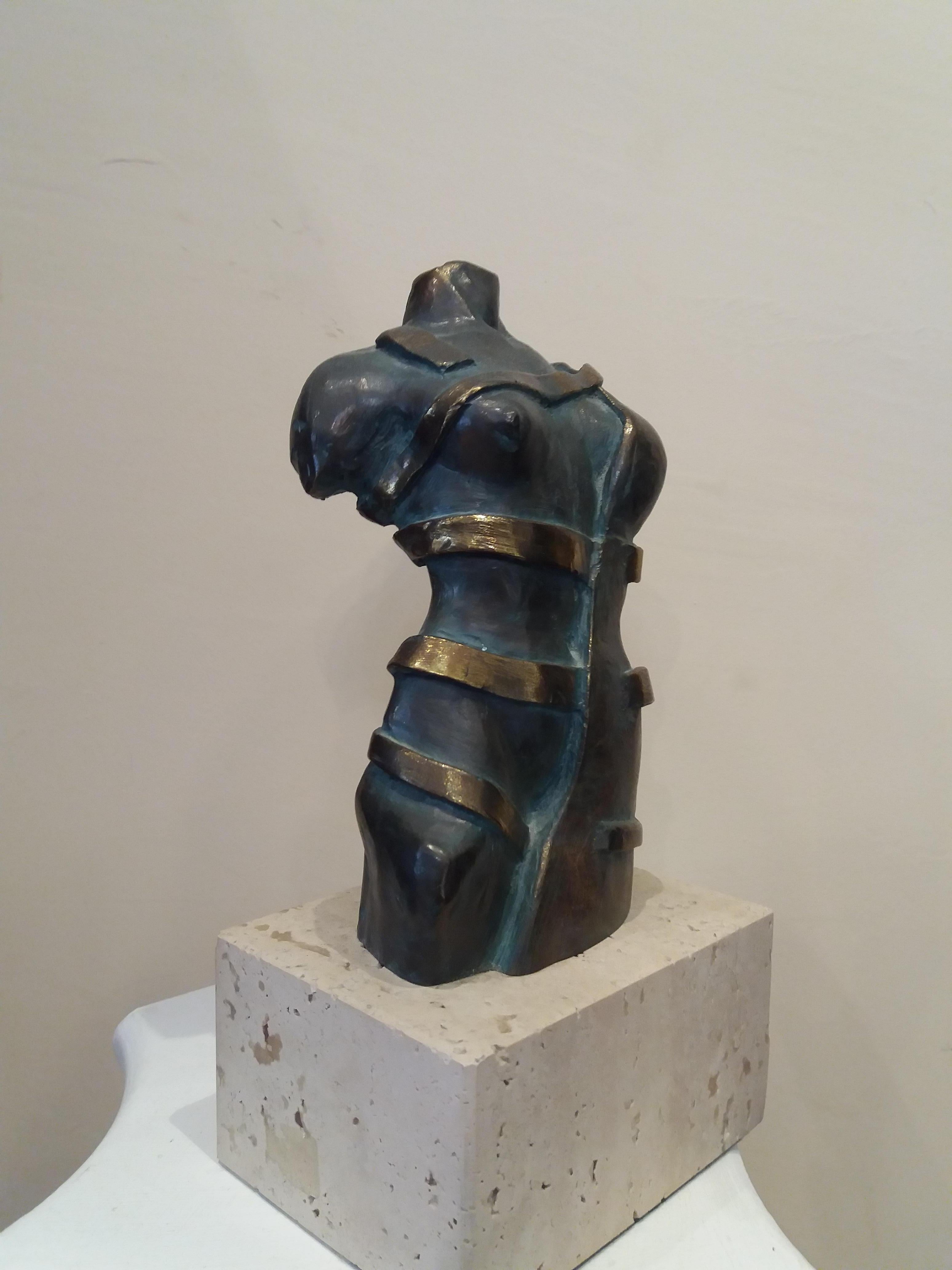Figurative Sculpture Fili Plaza - Torse  Esculpture originale en résine