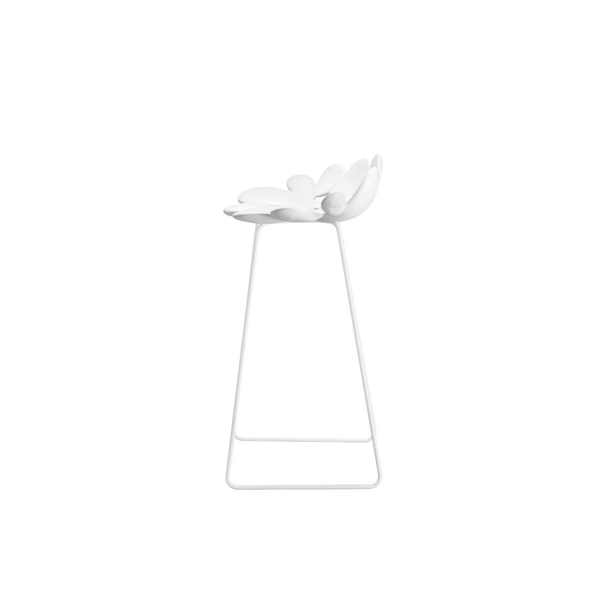 Disegnato da Marcantonio, Filicudi Stool è il nuovo sgabello per interni ed esterni in grado di esaltare ulteriormente la magia mediterranea negli spazi quotidiani. La pianta del fico d'India, a cui lo sgabello si ispira, è associata a un territorio