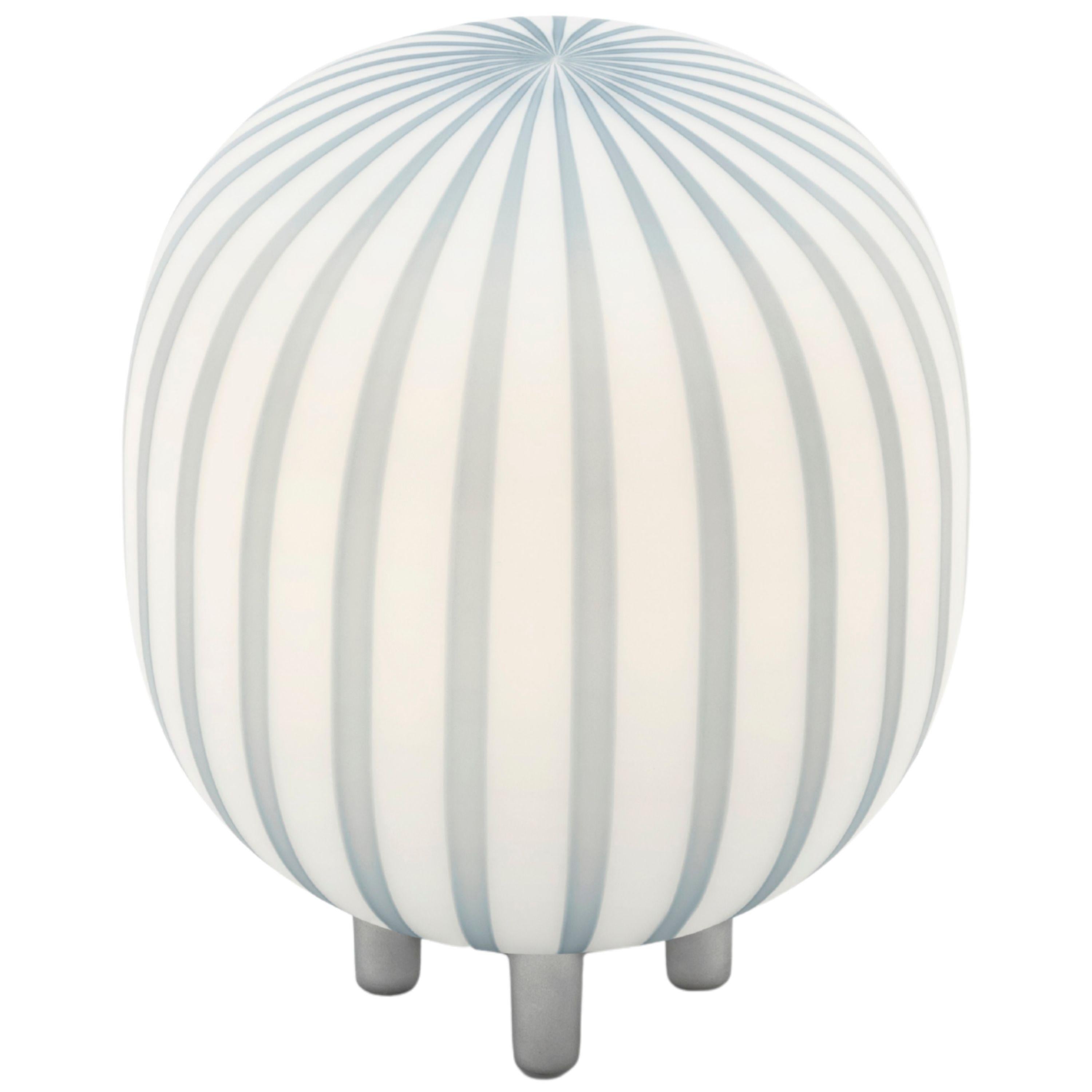 Lampe de table cylindrique 'Filigrana' en noir et verre opale pour Established & Sons en vente 6