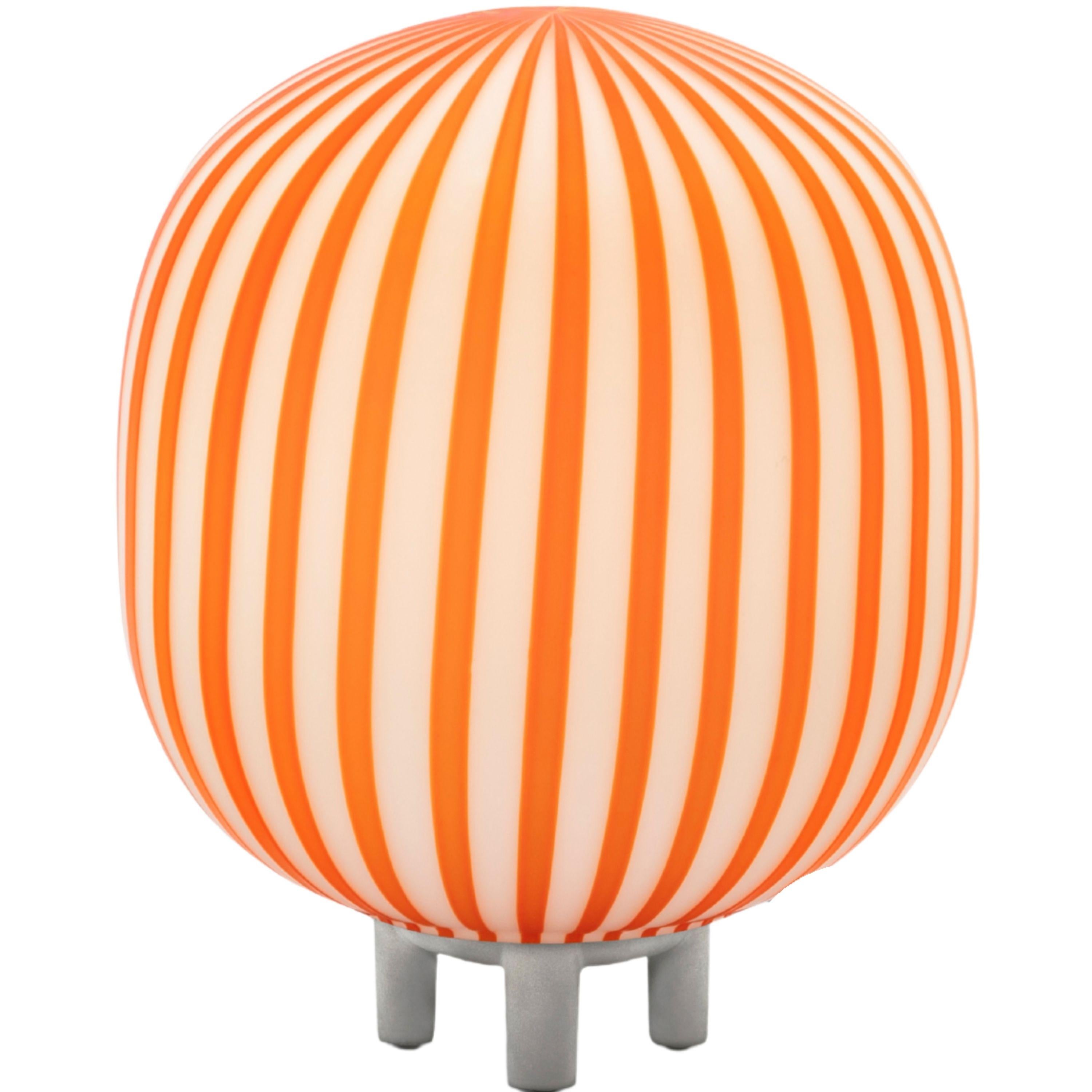 Lampe de table cylindrique 'Filigrana' en noir et verre opale pour Established & Sons en vente 8