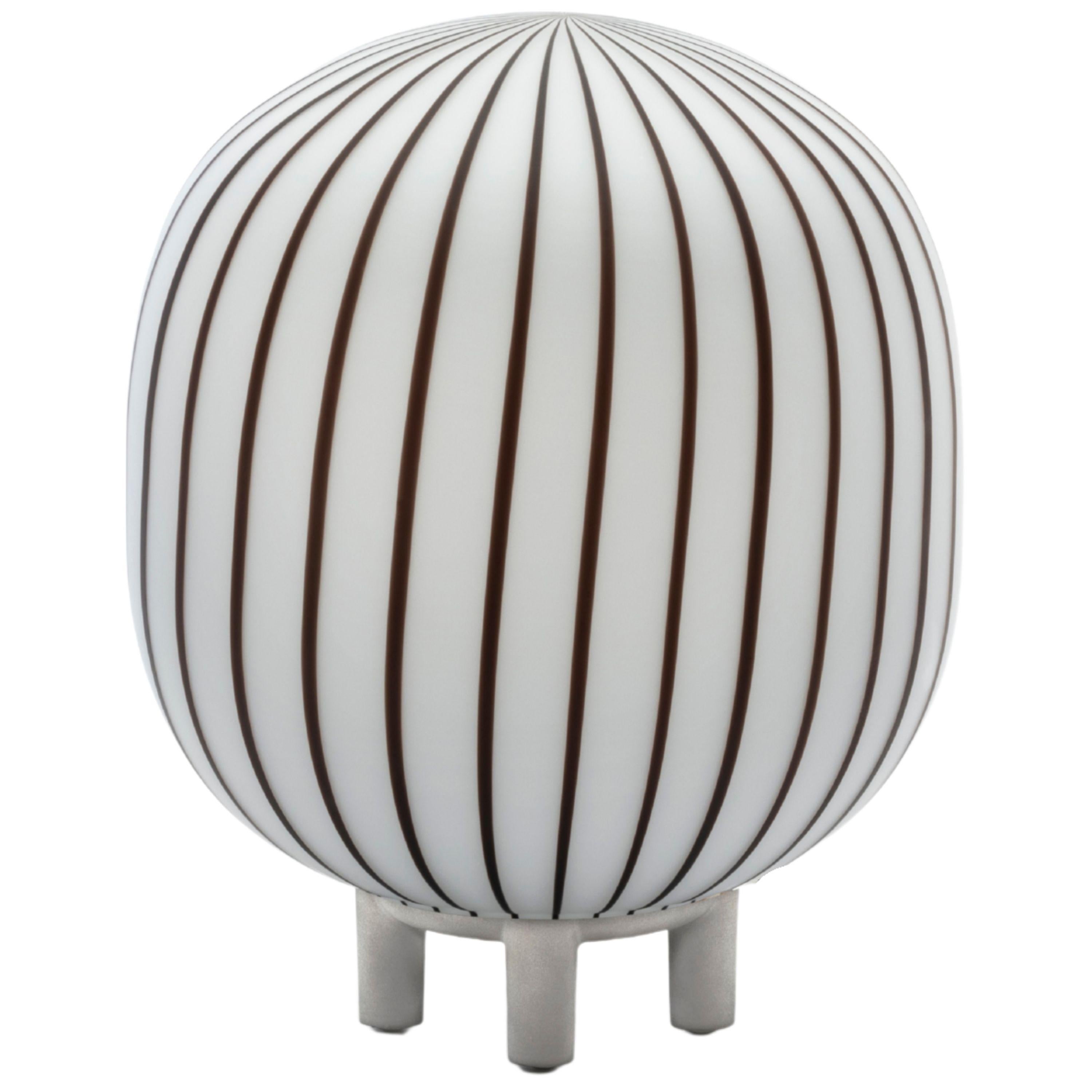 Lampe de table cylindrique 'Filigrana' en noir et verre opale pour Established & Sons Neuf - En vente à Glendale, CA