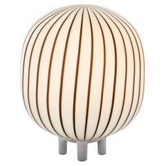 Lampe de table cylindrique 'Filigrana' en noir et verre opale pour Established & Sons