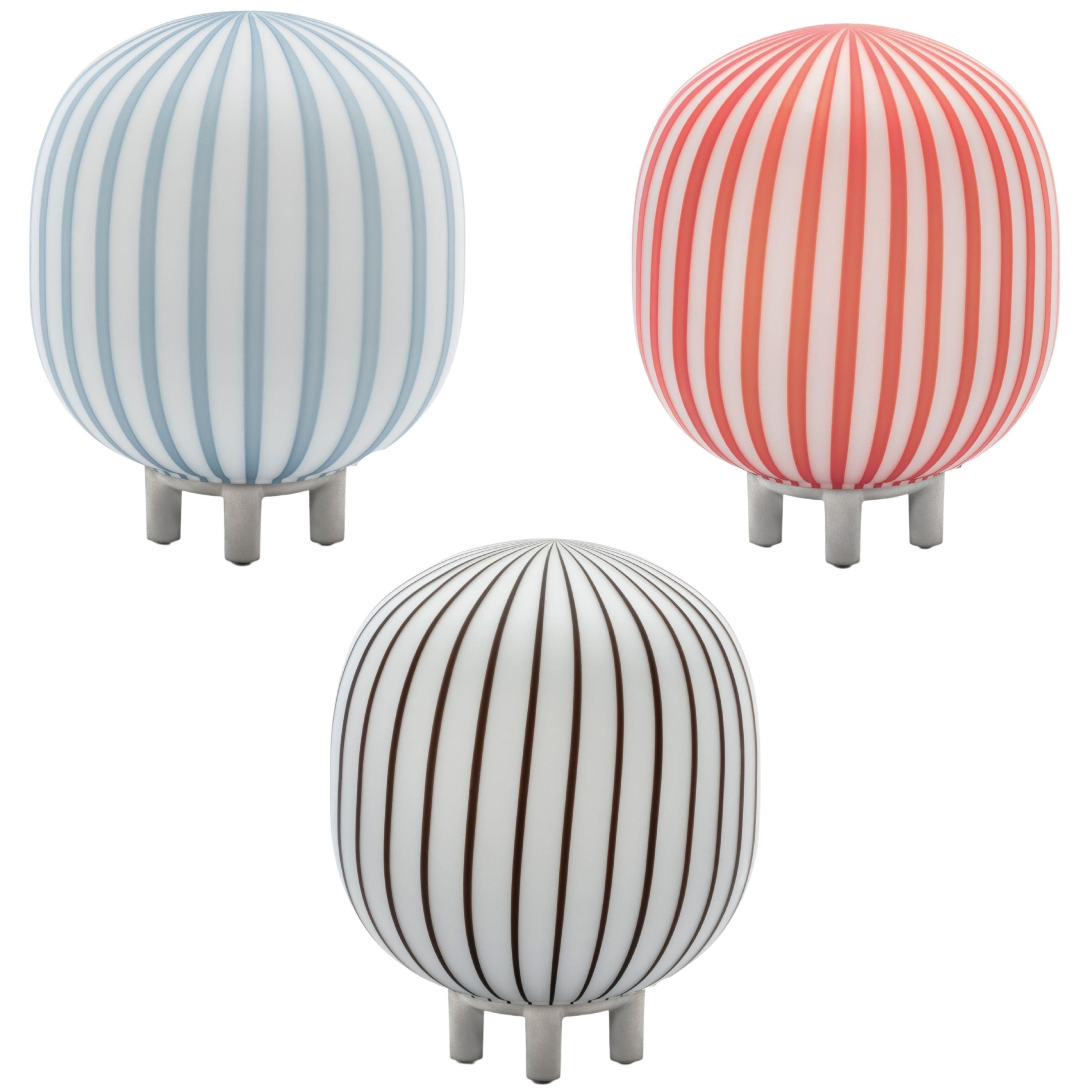 Lampe de table cylindrique 'Filigrana' en bleu et verre opale pour Established & Sons en vente 3