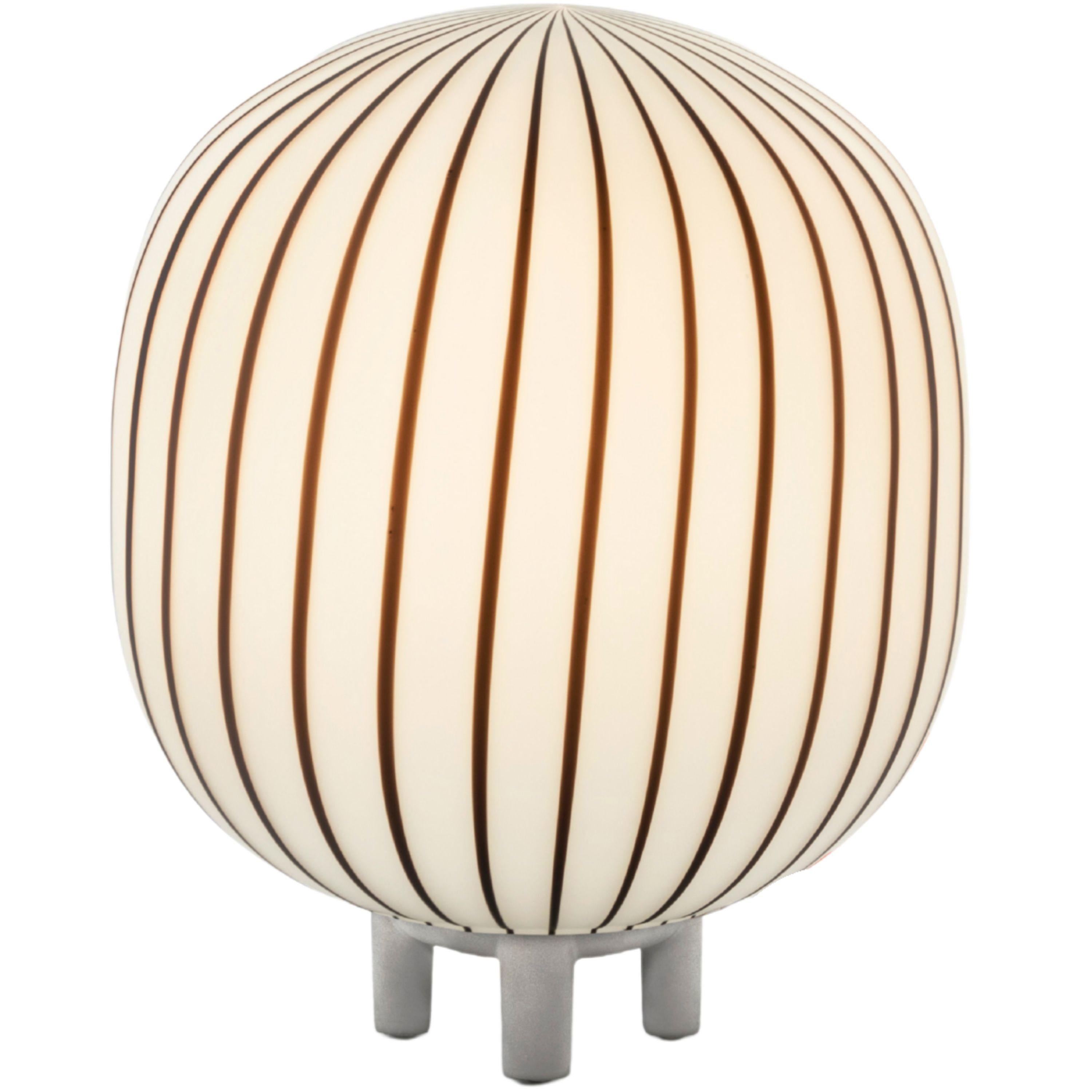 Lampe de table cylindrique 'Filigrana' en bleu et verre opale pour Established & Sons en vente 6