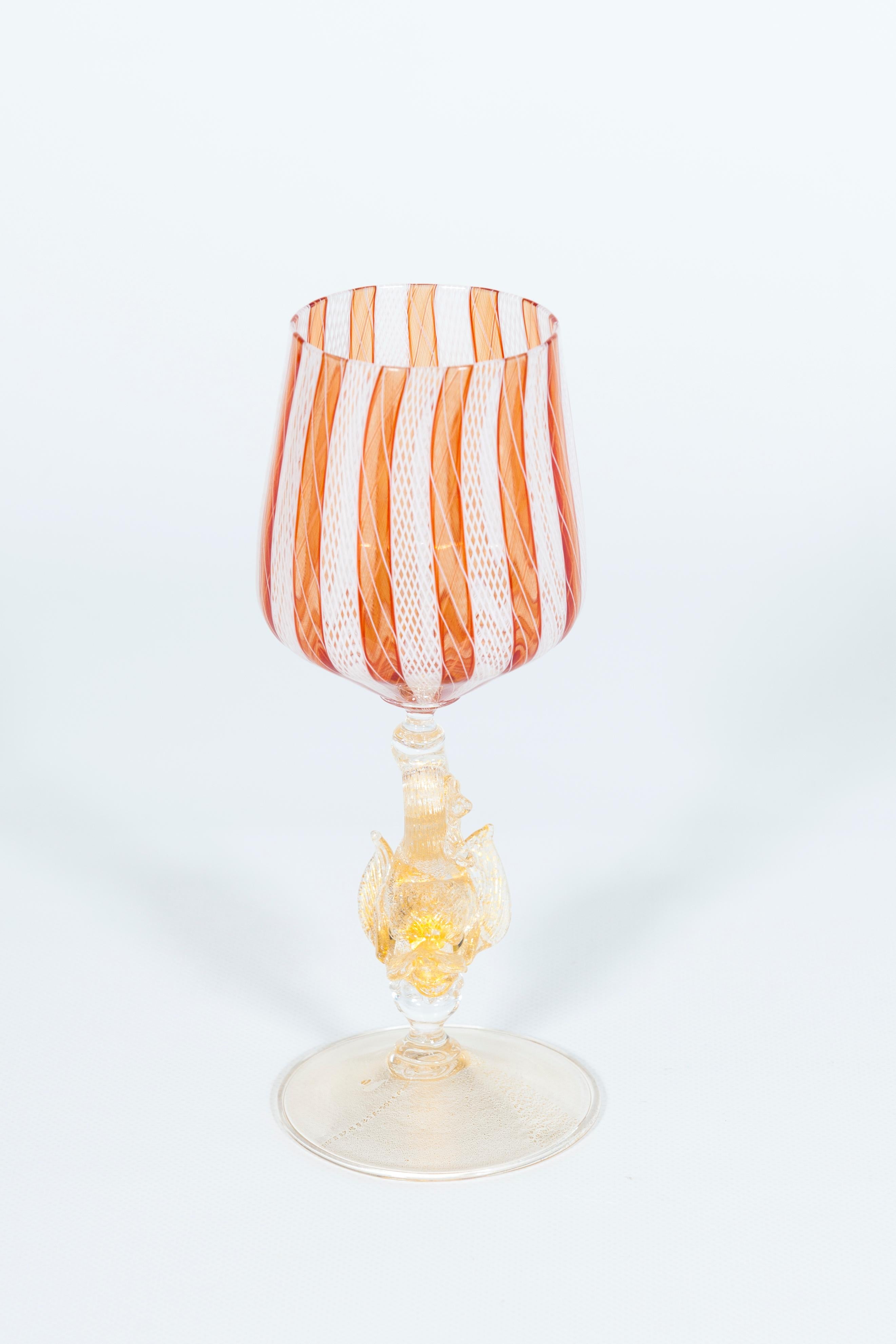 Filigrana Becher mit reinem Gold Aventurin Delphin Stiel Mitte 20. (Italienisch) im Angebot