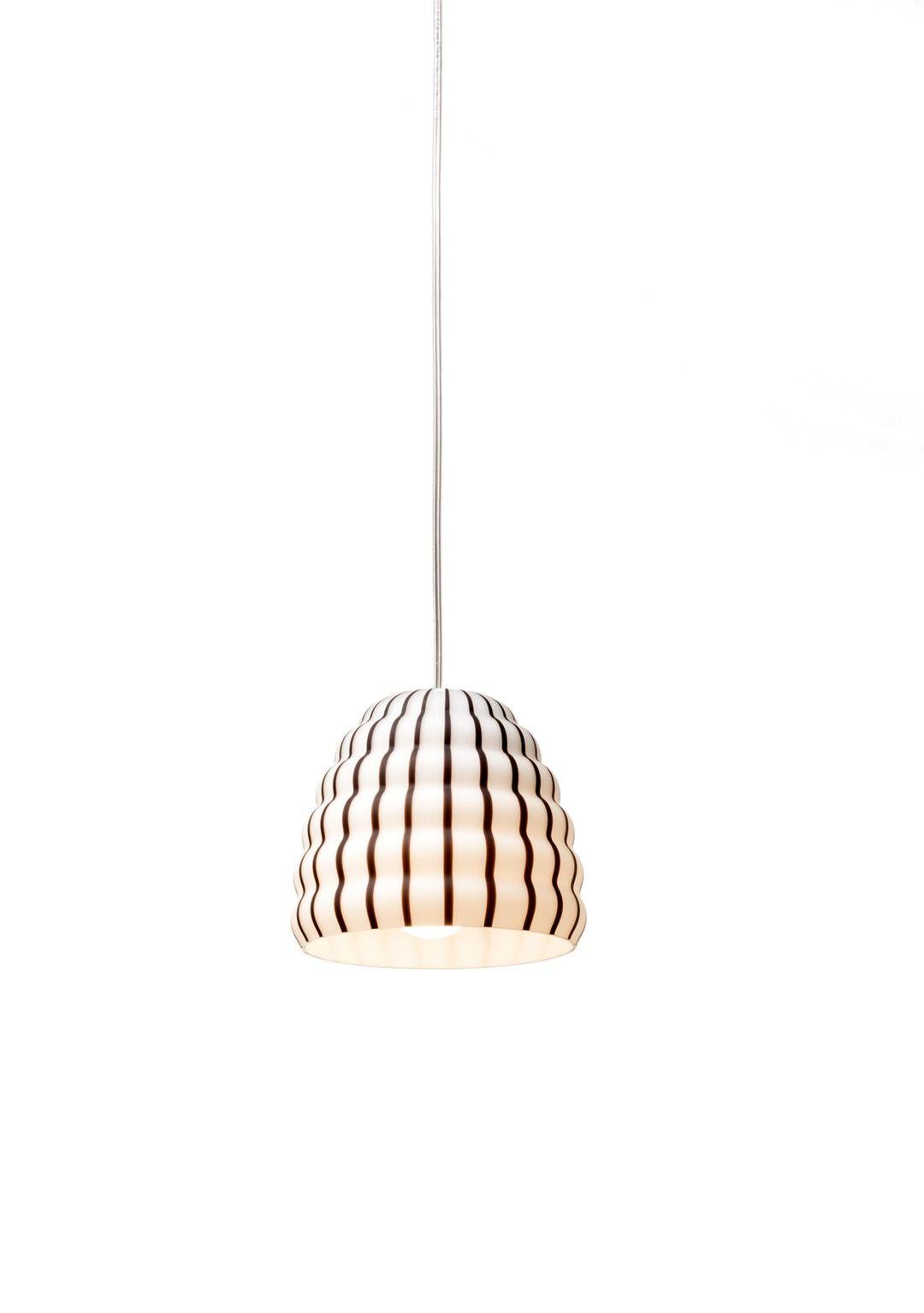 Britannique Lampe à suspension Filigrana S1 Beehive 160 en rotin noir par Established &amp;amp; Sons en vente