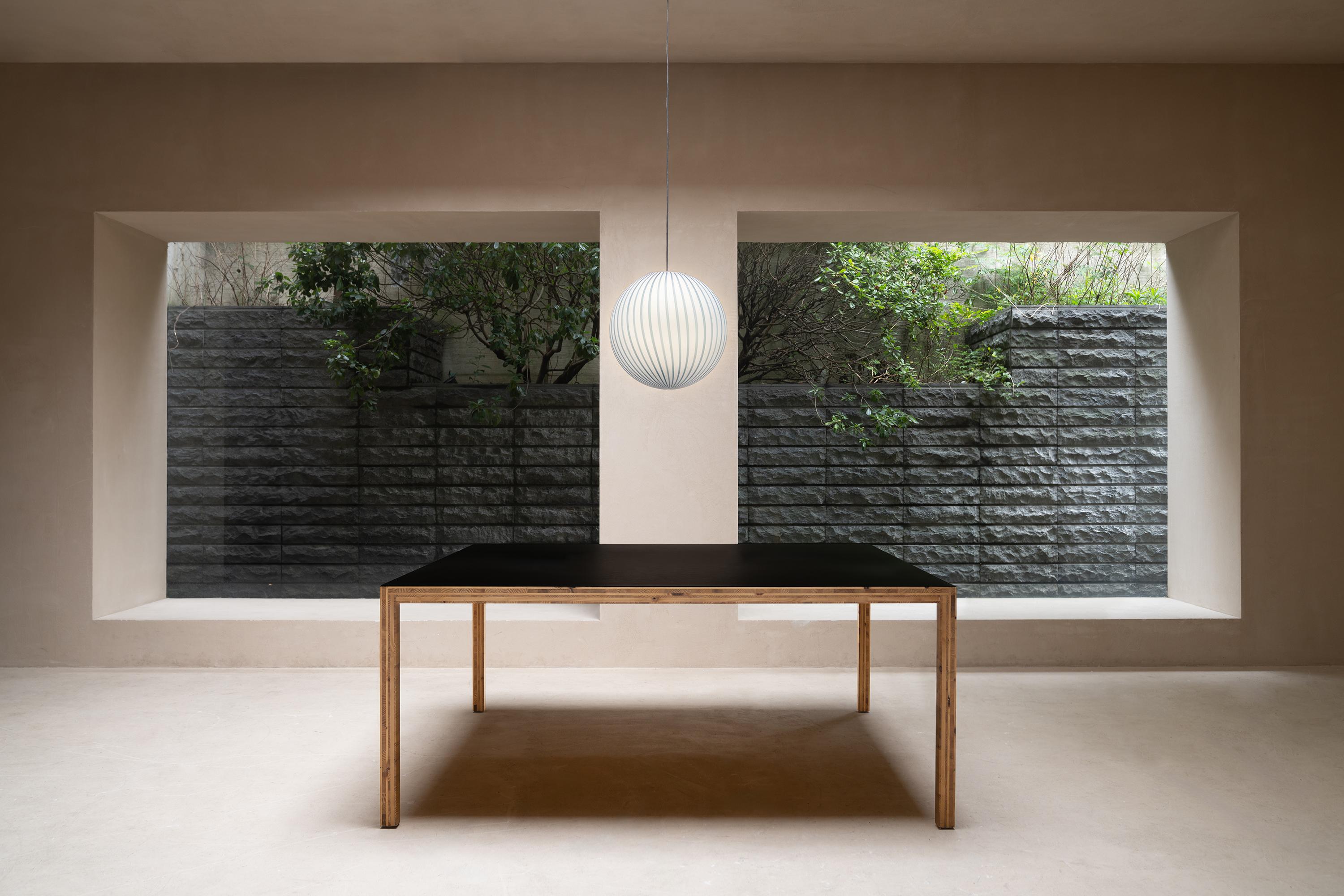 Acciaio Lampada a sospensione Filigrana Light S5 Globe Ø500 Canne nere di Established & Sons in vendita
