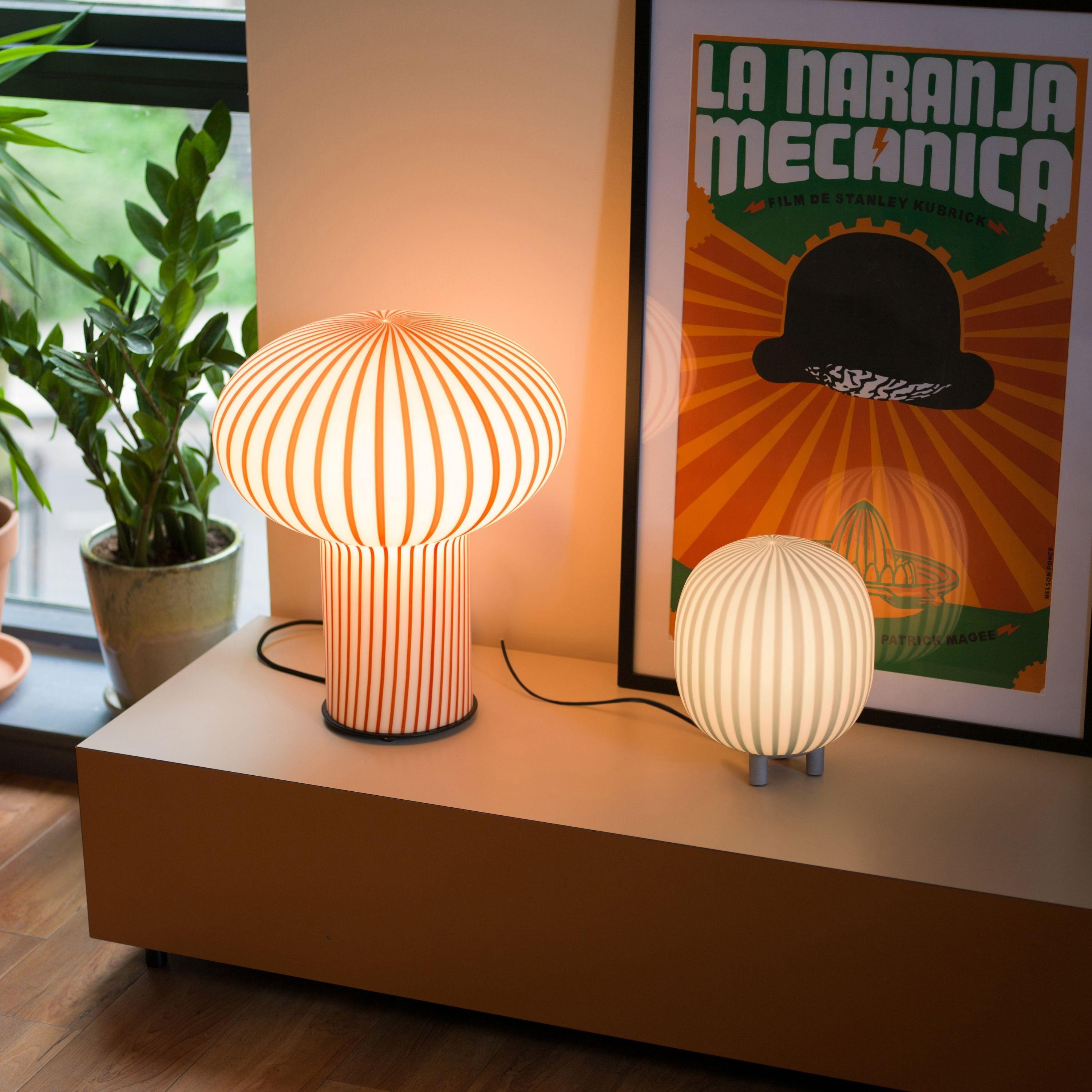 Mid-Century Modern Lampe de table 'Filigrana' en rouge et verre opale pour Established & Sons en vente