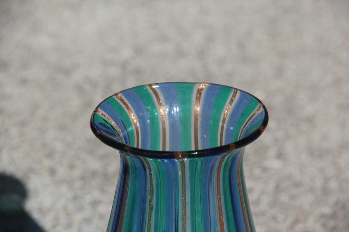 Vaso Filigrana in vetro artistico di Murano multicolore Attribuito a  Venini 1960 design italiano.