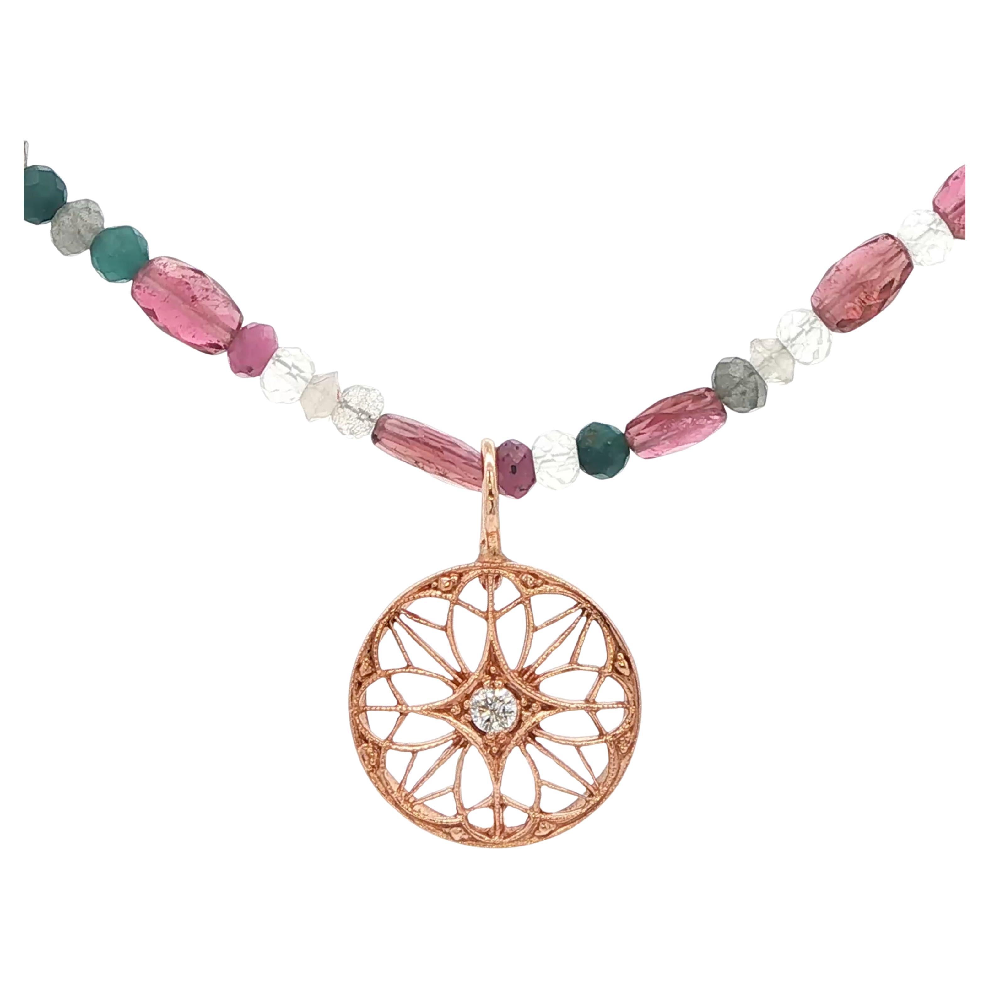 Ciondolo a disco in filigrana d
oro rosa 14K con diamante su una collana di pietre preziose da 18". in vendita