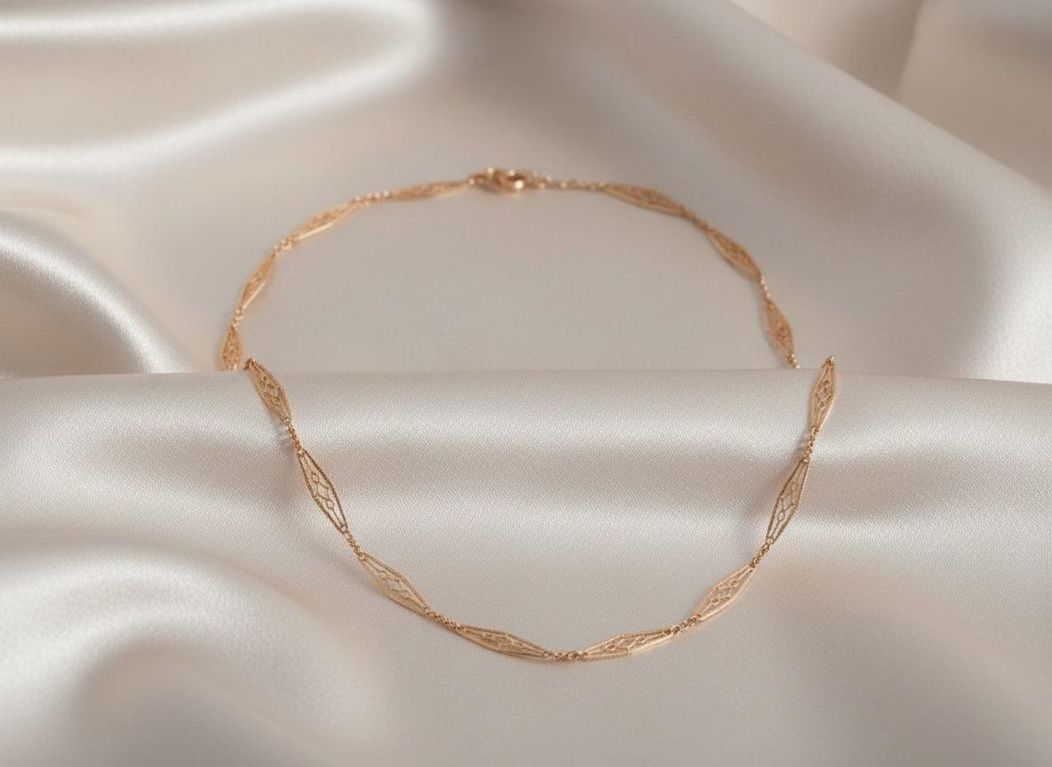 Filigree 18kt Rose Gold Chain Necklace Circa 1900 In Good Condition For Sale In Aventura, FL
