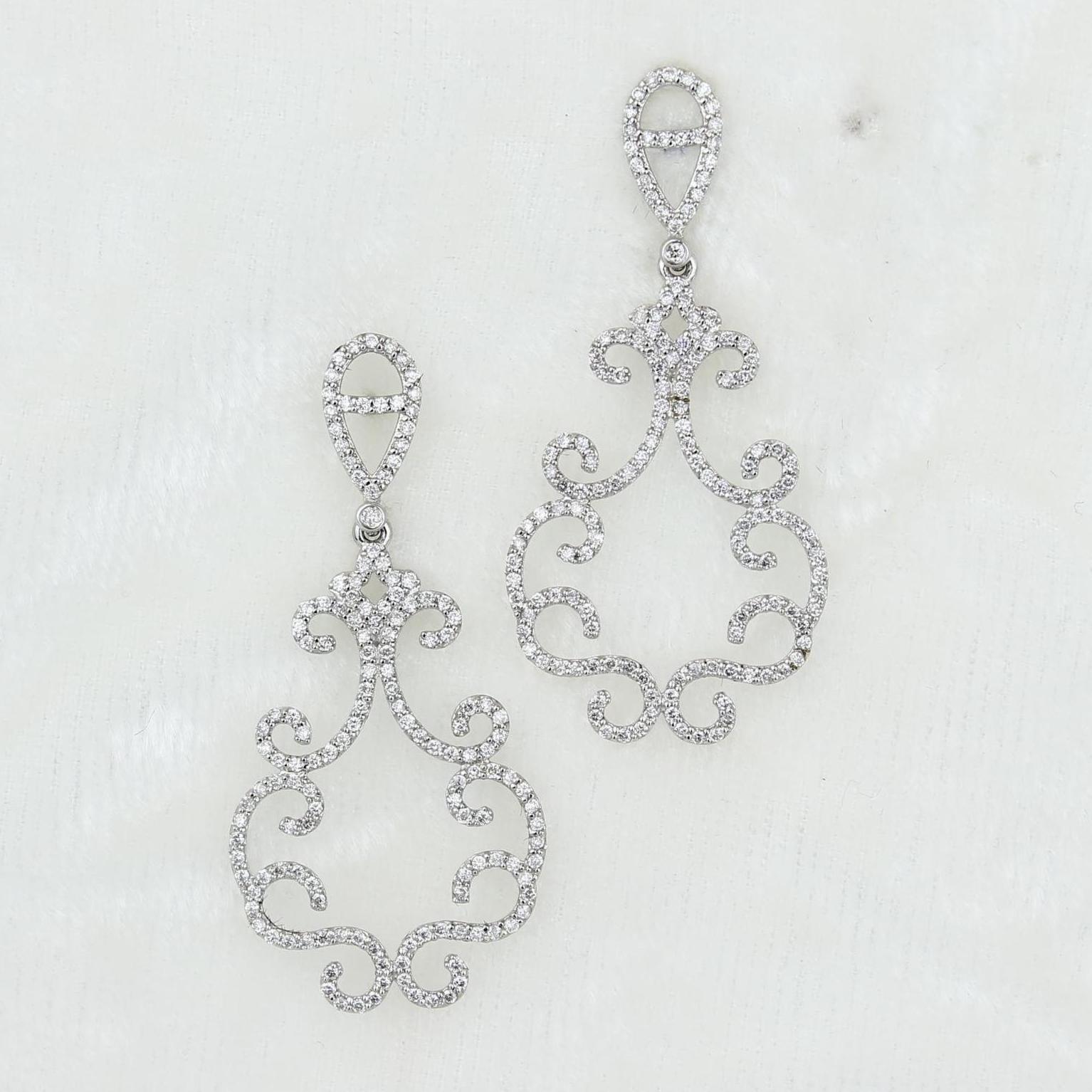 Boucles d'oreilles pendantes Filigree Chandelier en or massif 14K (certifié) Neuf - En vente à New Delhi, DL