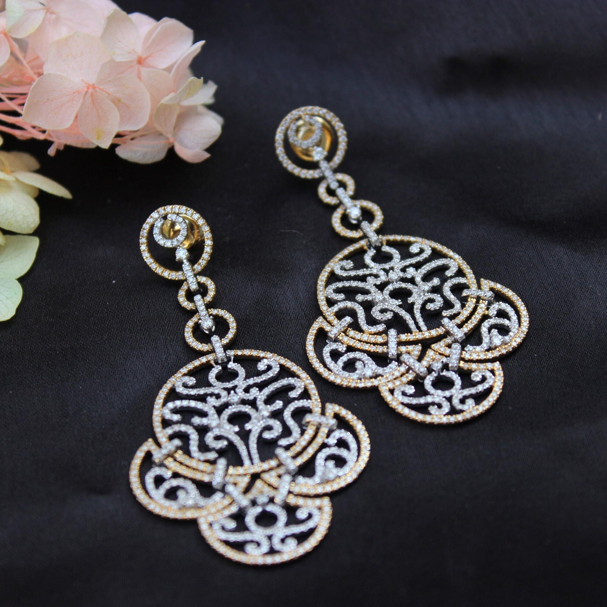 Round Cut Filigree Chandelier Diamond Earrings in 14K Solid Gold (Certified) For Sale