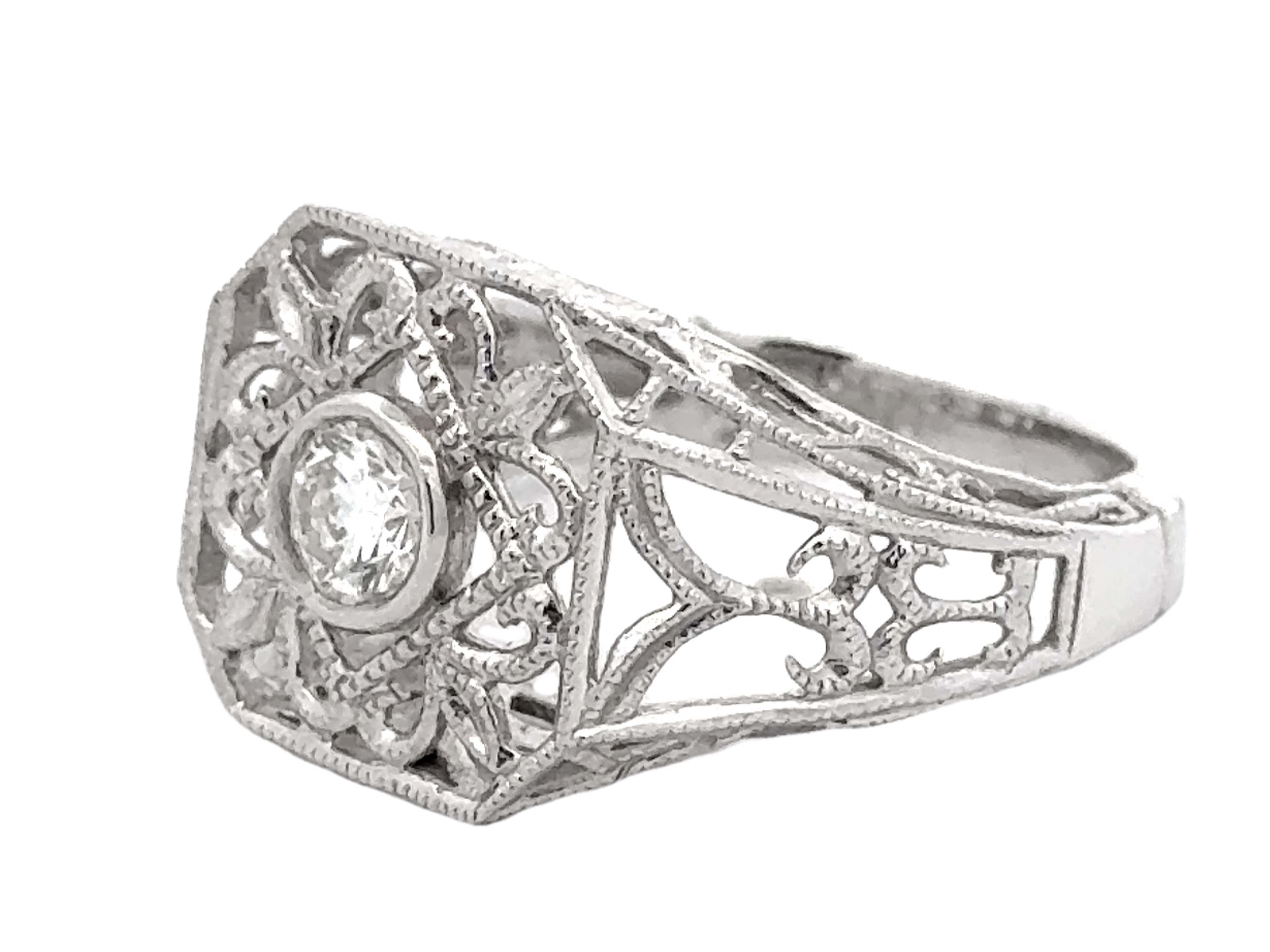 Filigree Cushion Shaped Brilliant Cut Diamond Platinum Ring In Excellent Condition For Sale In Honolulu, HI