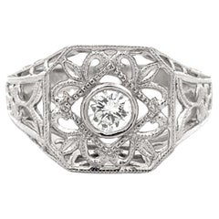 Filigrana de diamantes talla brillante en forma de cojín Anillo de platino