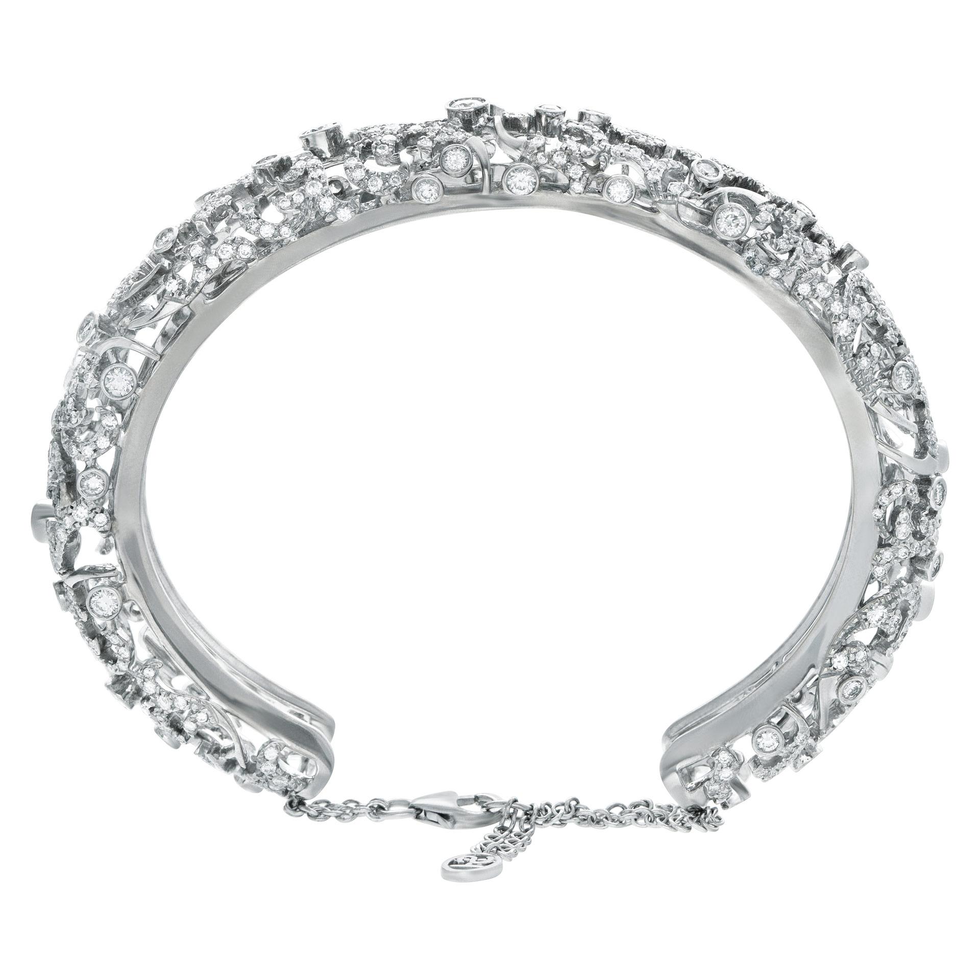 Moderne Bracelet jonc filigrane en or blanc 18 carats et diamants en vente