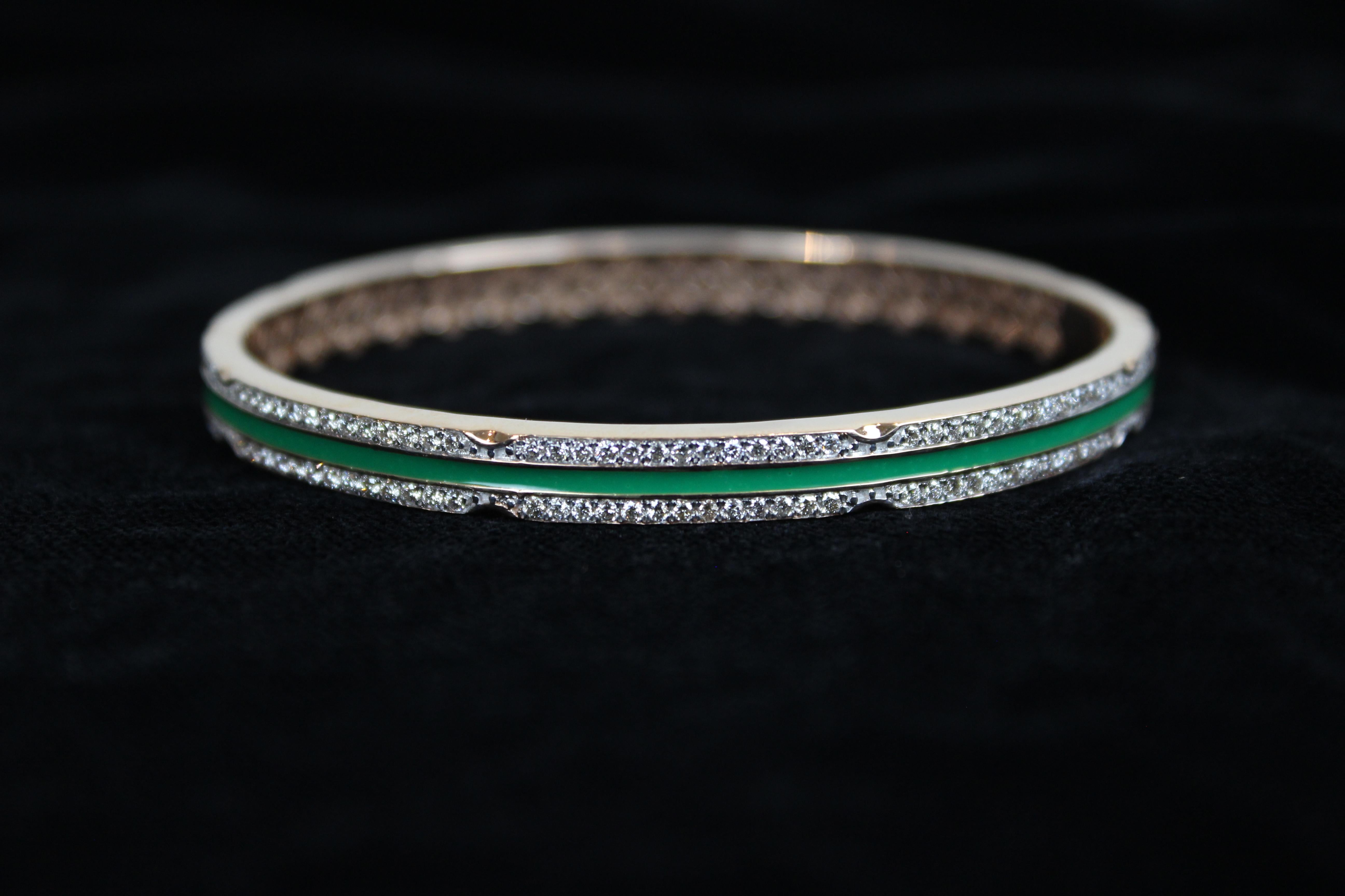 Filigree Diamond Bracelet with Green Enamelling set in 18k Solid Gold In New Condition For Sale In New Delhi, DL