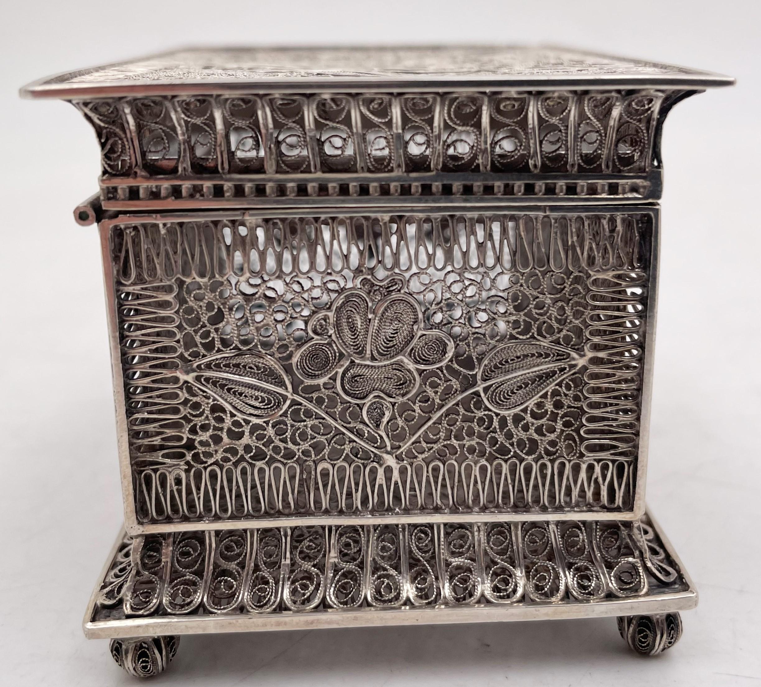 Filigree Early 20th Century Silver Box with Floral Motifs For Sale 1
