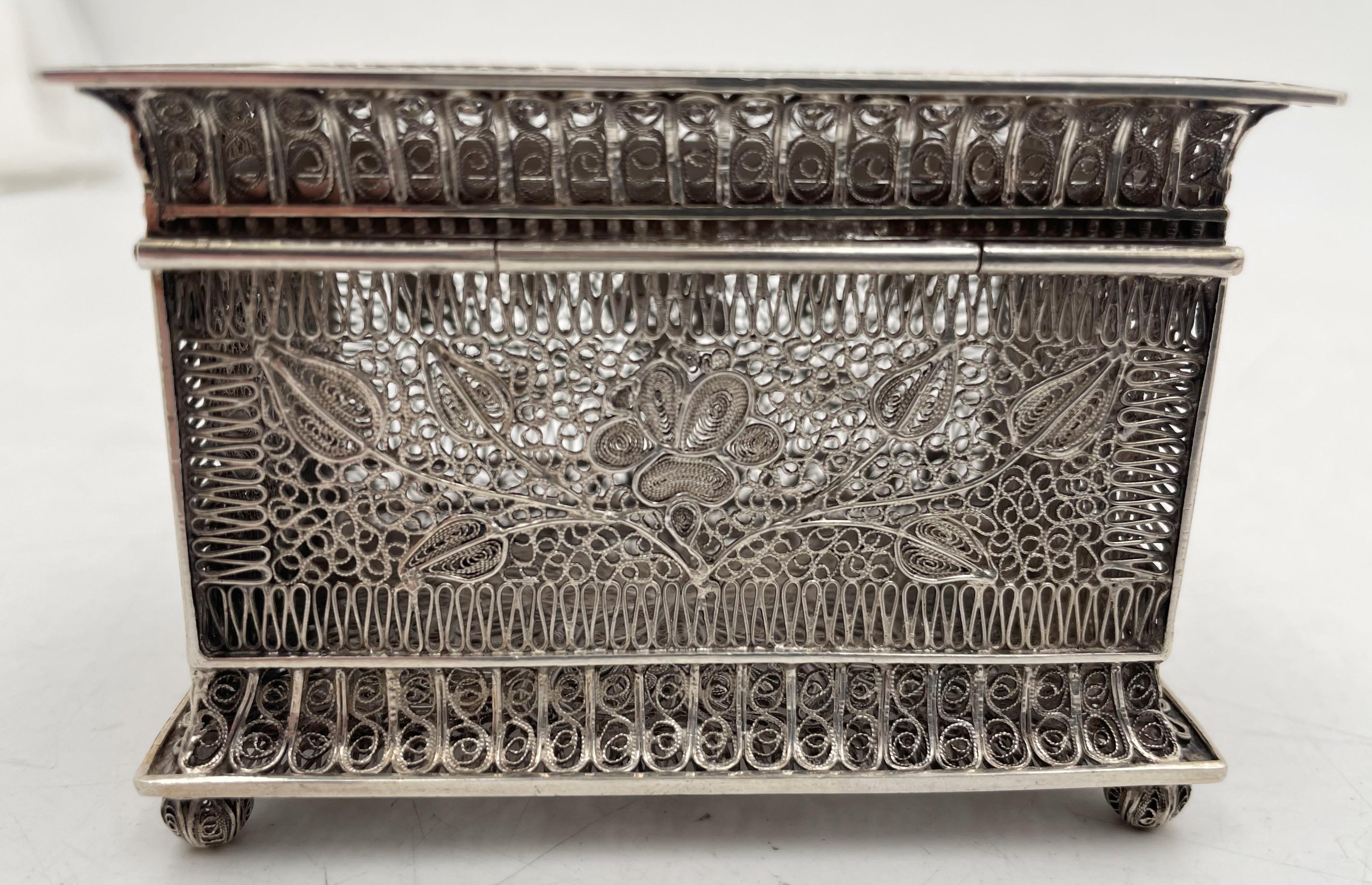 Filigree Early 20th Century Silver Box with Floral Motifs For Sale 2