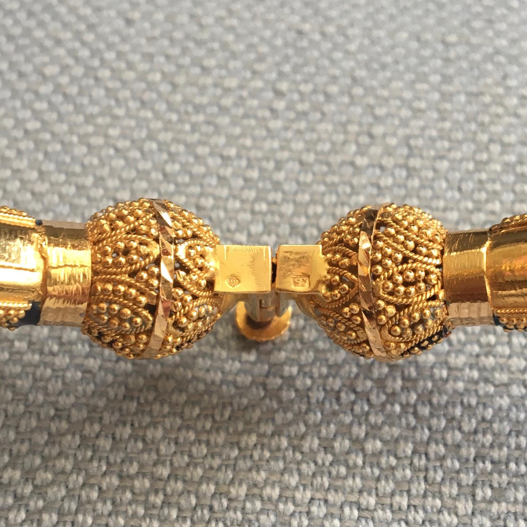 20 Karat Yellow Gold Filigree Enamel Bangle Bracelet For Sale 2