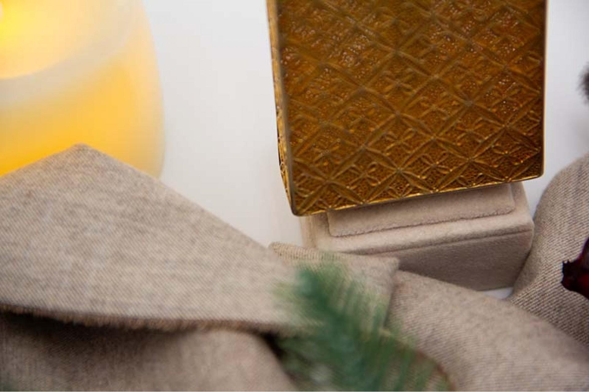 European Filigree gilt silver cigarette box with spring-loaded hinged lid For Sale