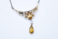 Collana in filigrana d'oro con citrini, Scandinavia, inizio XX secolo.