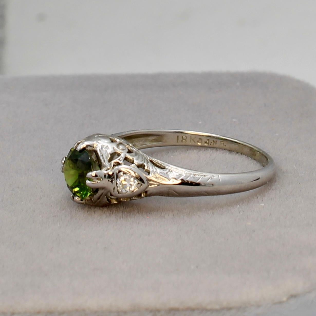 Filigree Green Sapphire and Diamond Ring - 18K White Gold For Sale 3