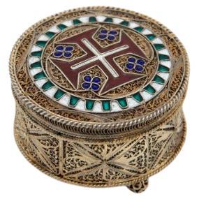 Filigree mesh silver box with cross For Sale
