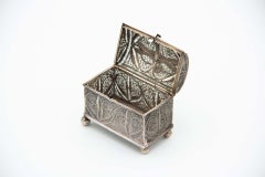 Filigree mesh silver jewelry box