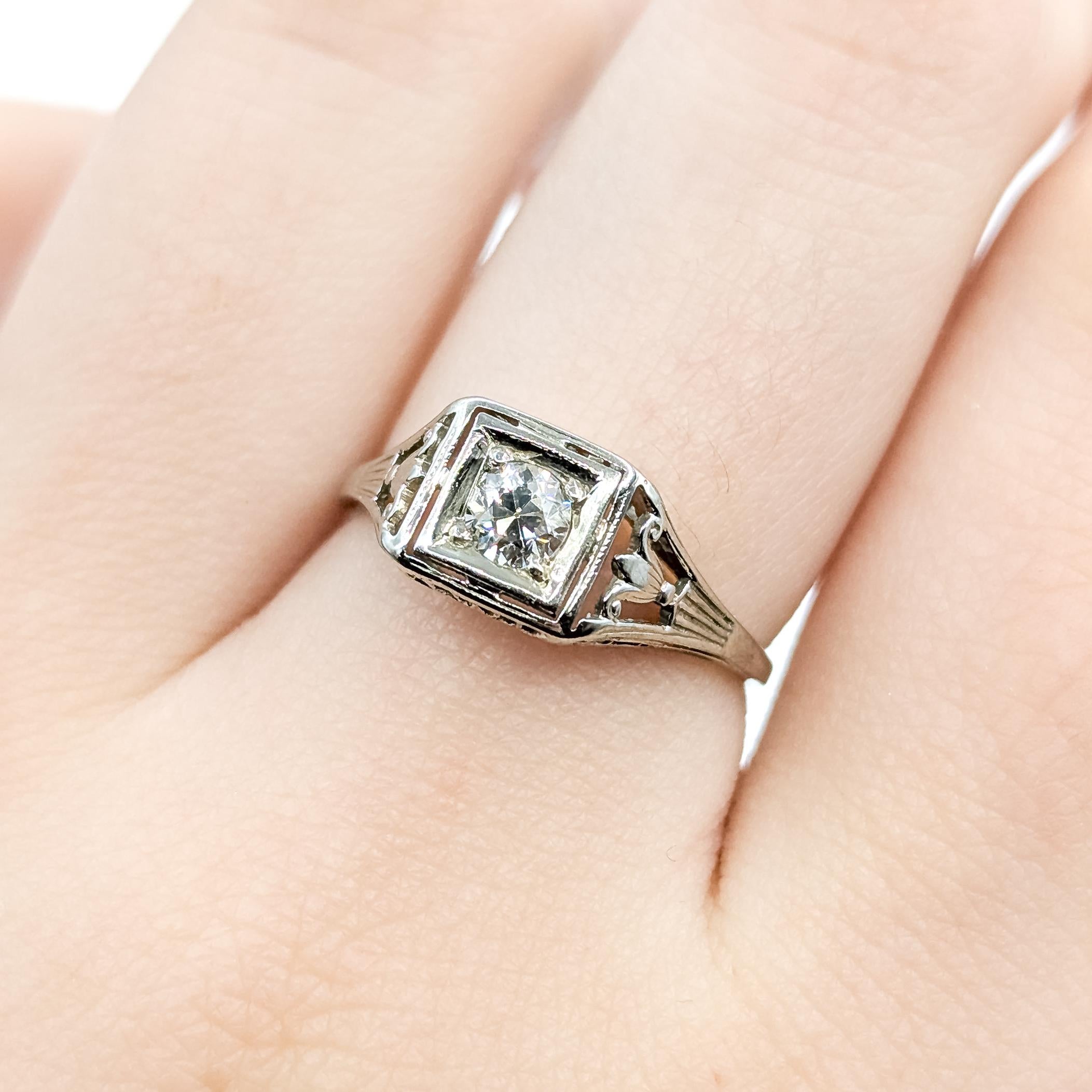 Filigrana Anillo de compromiso de diamantes talla europea antigua en oro blanco de 18k en Excelente estado para la venta en Bloomington, MN