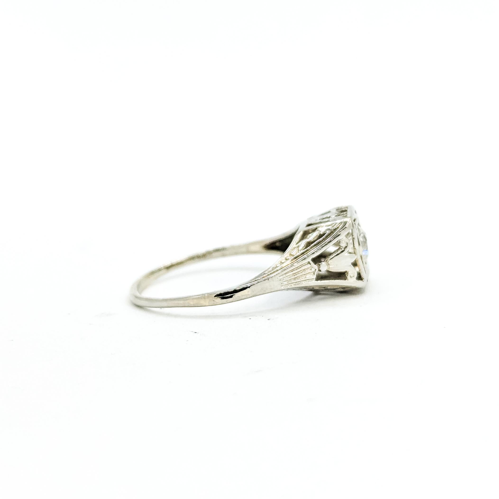 Filigrana Anillo de compromiso de diamantes talla europea antigua en oro blanco de 18k en venta 3